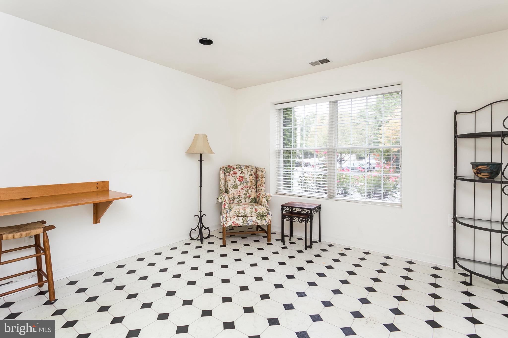 STRAFFAN - Residential