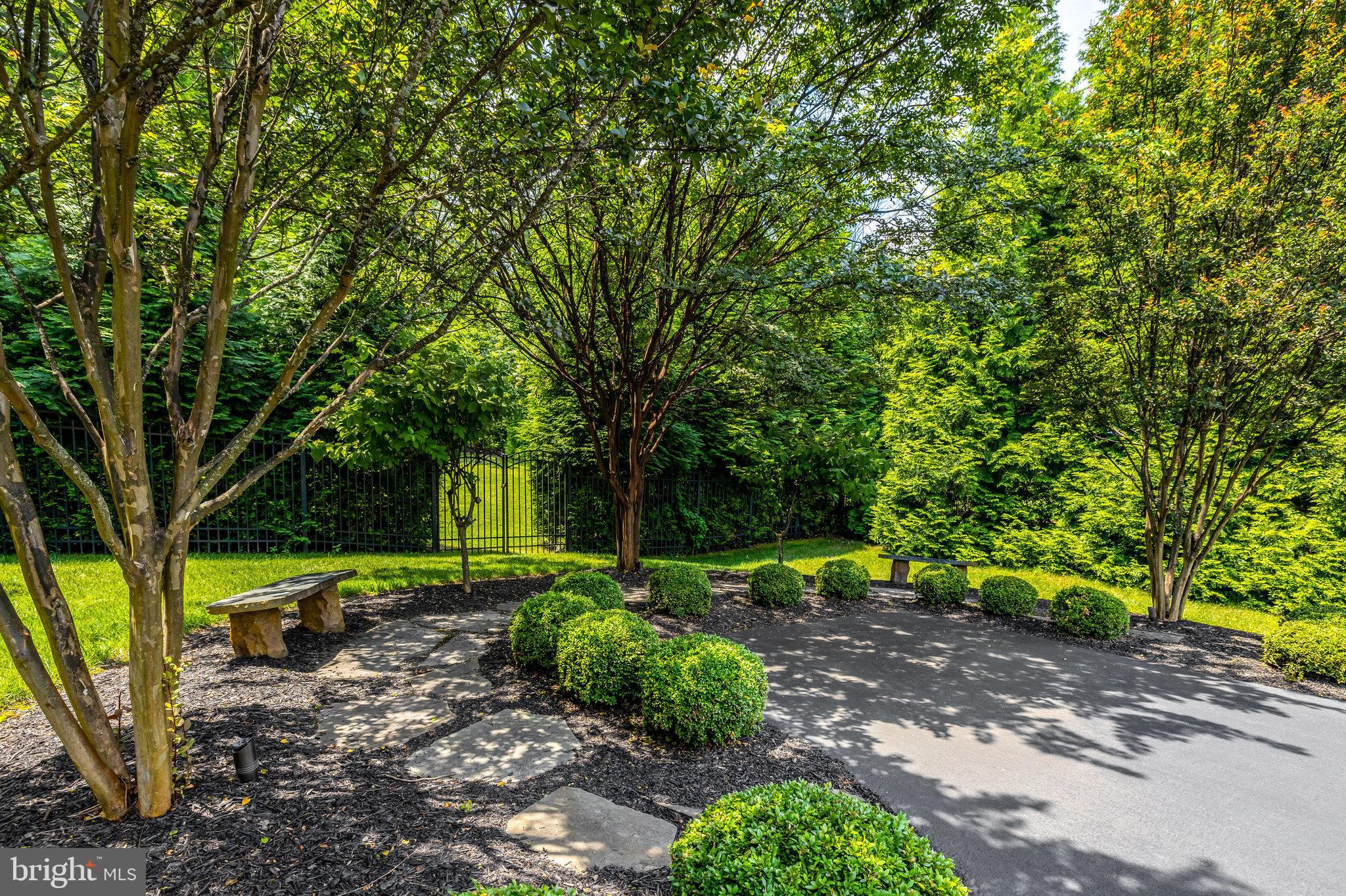 HUNTING CREST - Residential