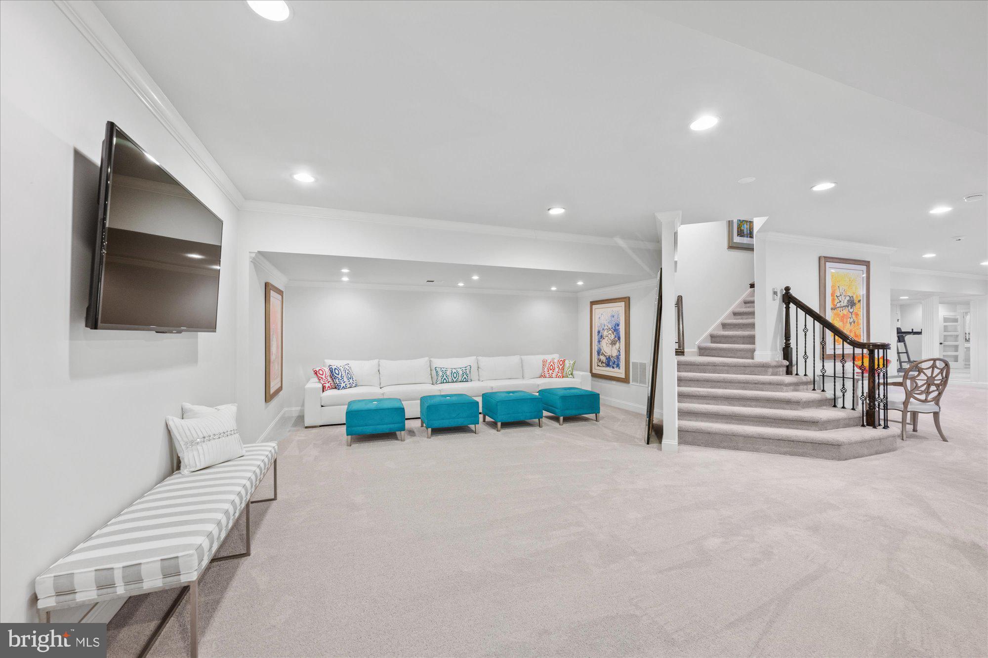 HUNTING CREST - Residential