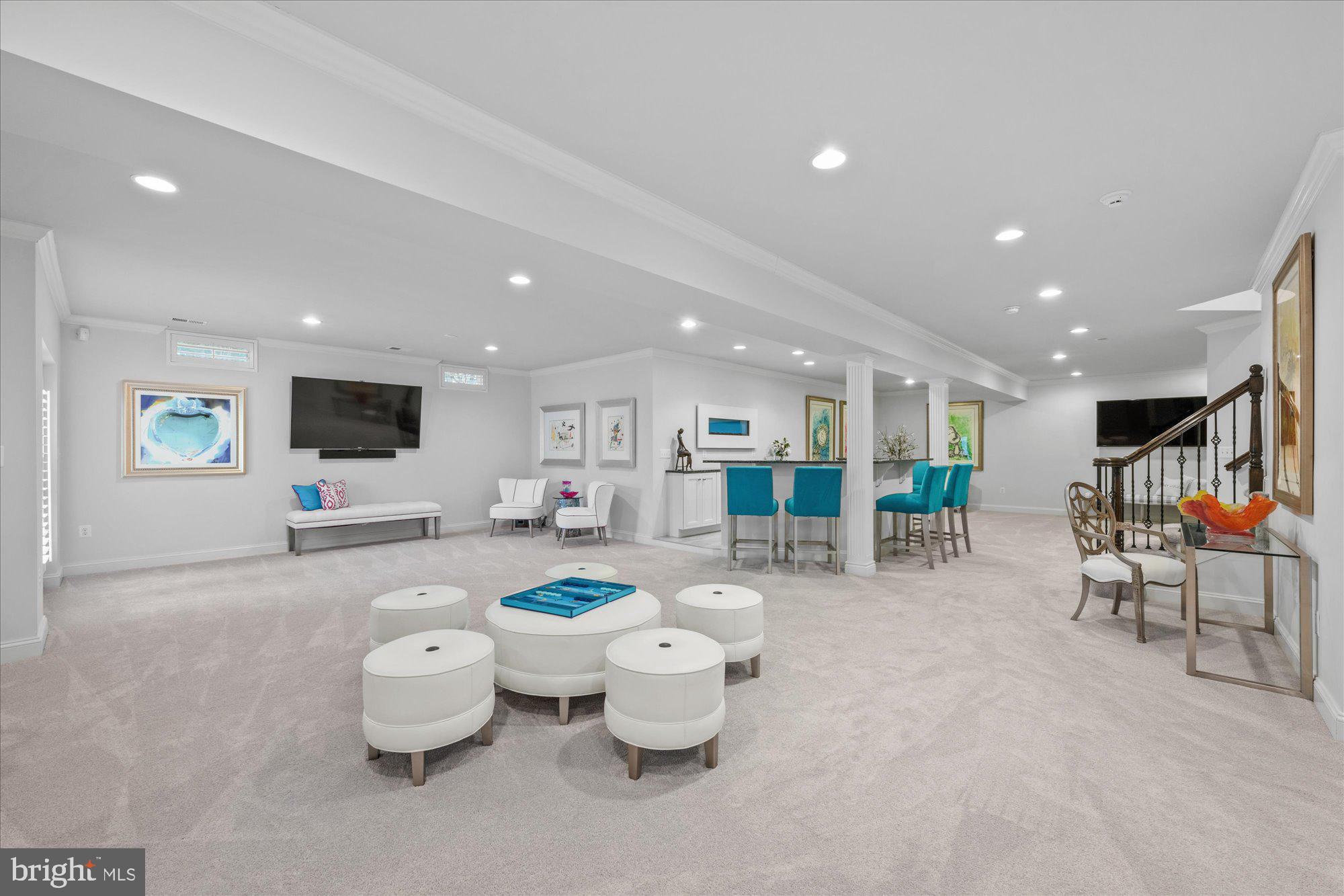 HUNTING CREST - Residential