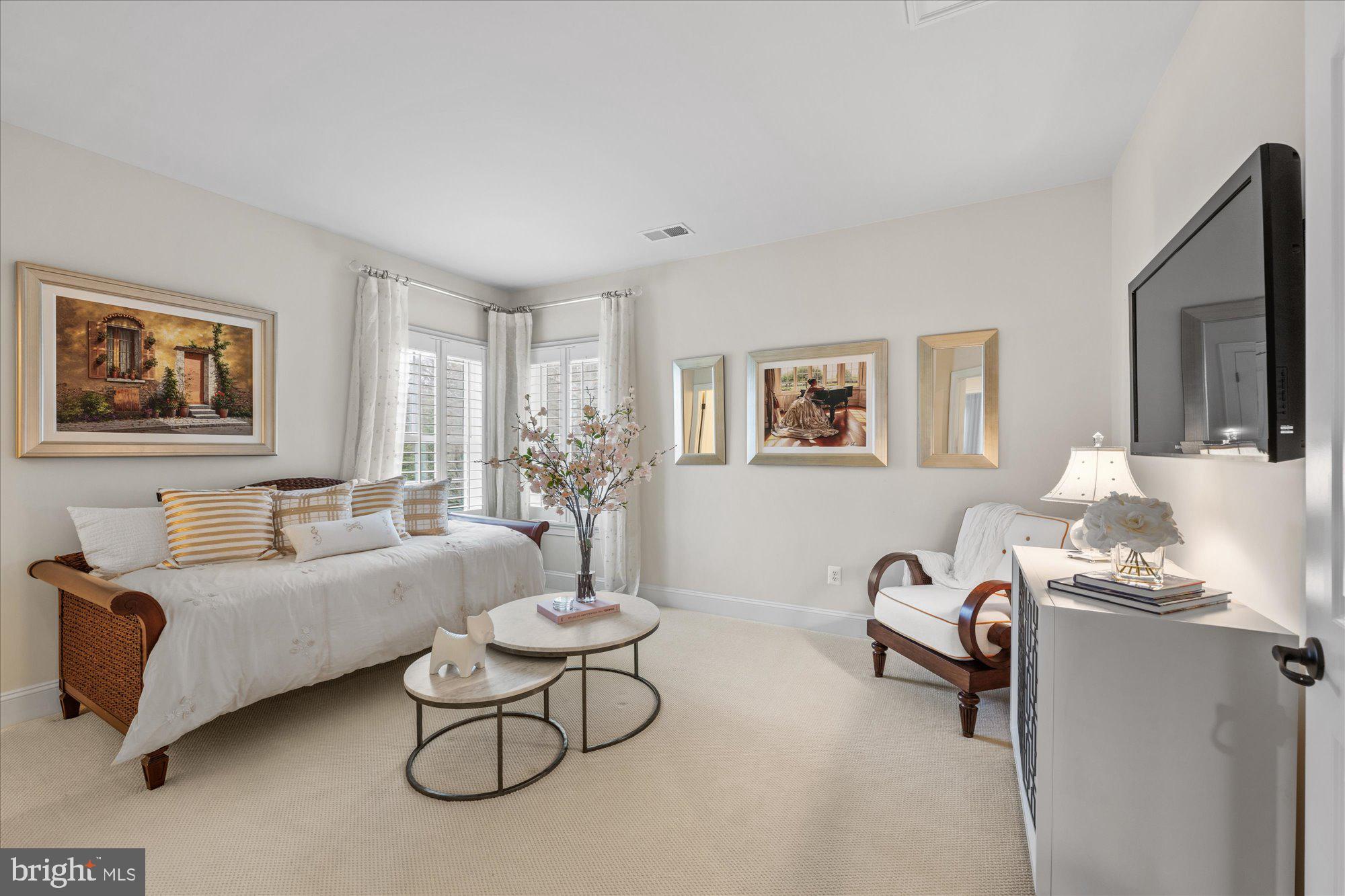 HUNTING CREST - Residential