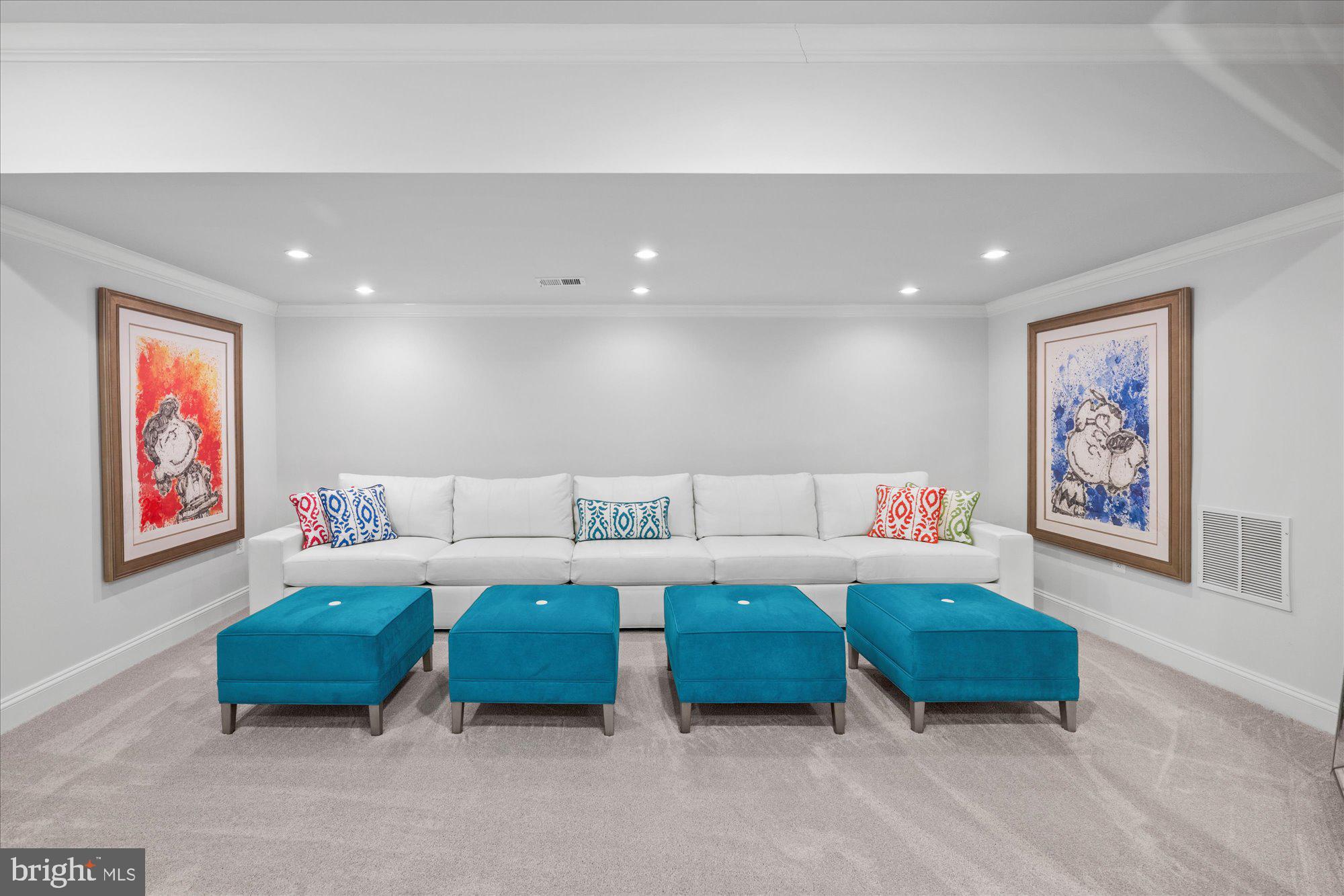 HUNTING CREST - Residential