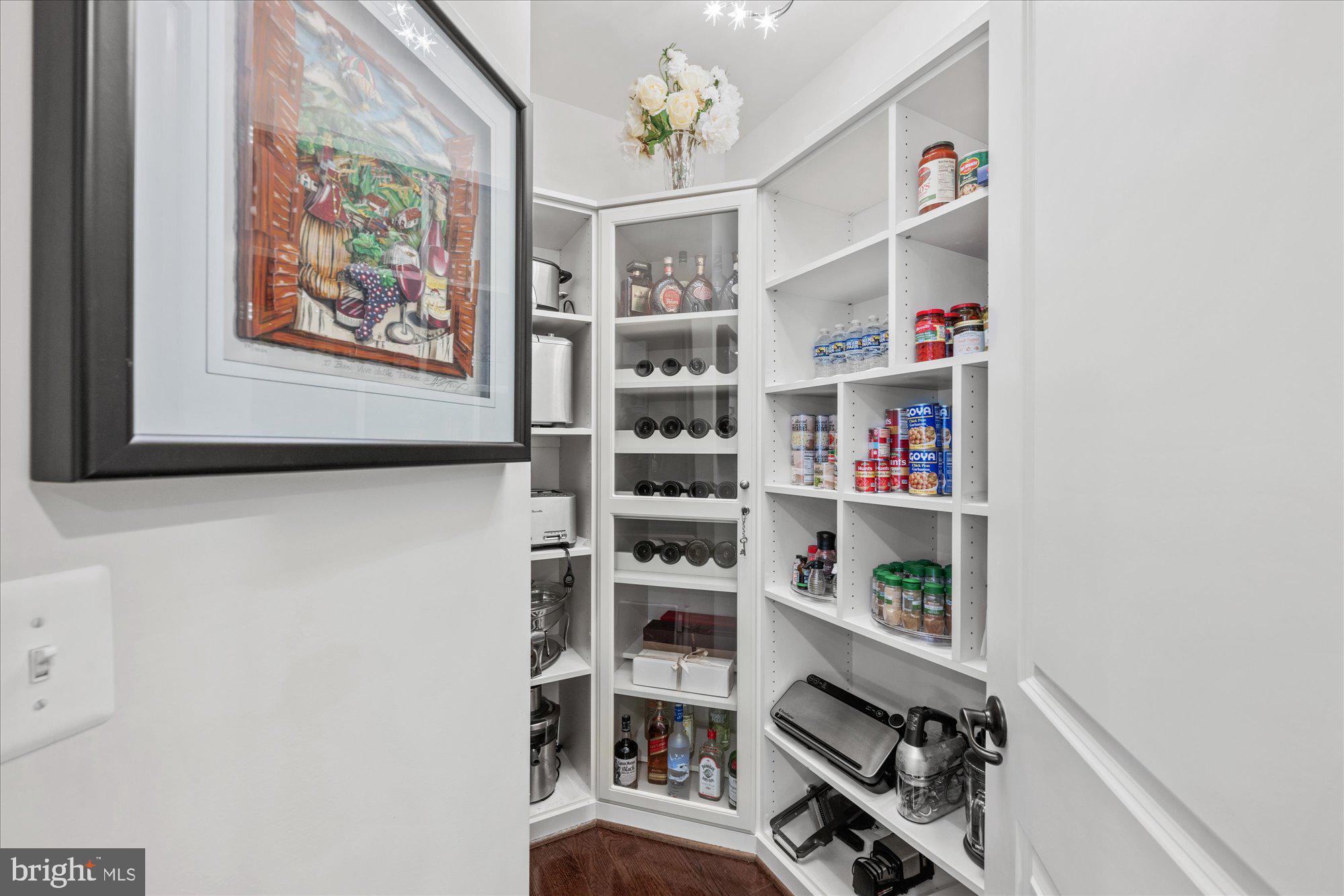 HUNTING CREST - Residential