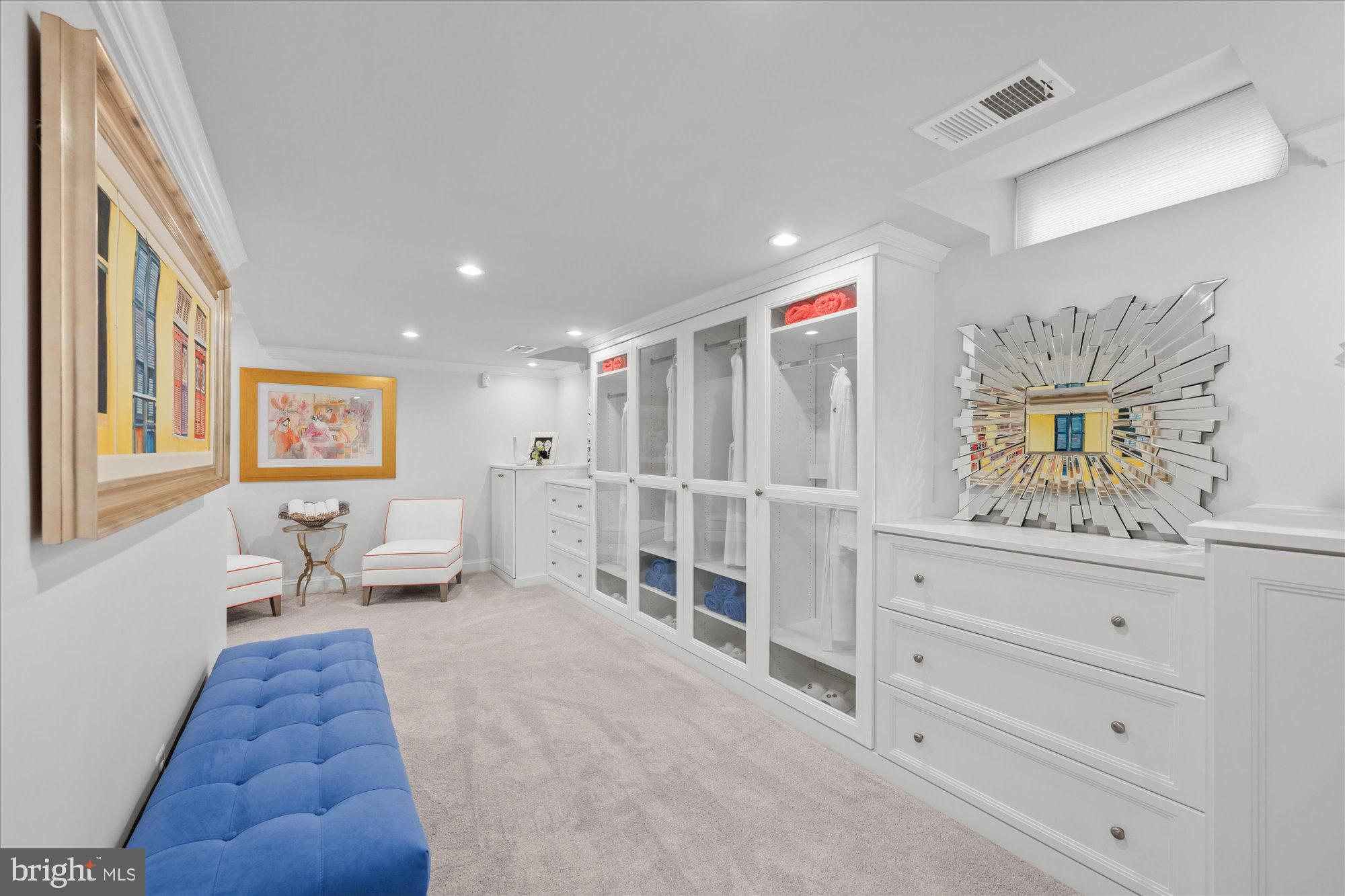 HUNTING CREST - Residential