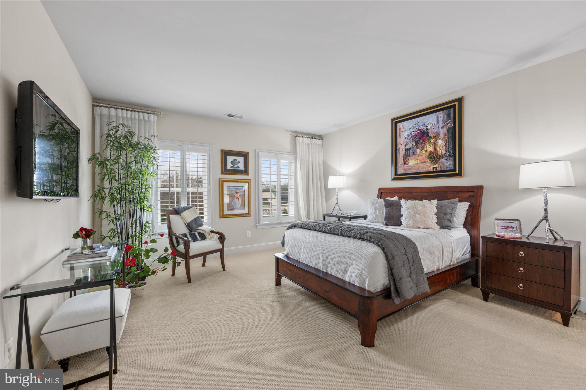 HUNTING CREST - Residential