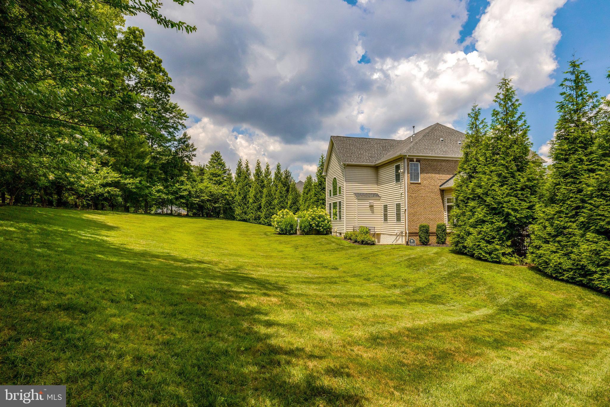 HUNTING CREST - Residential