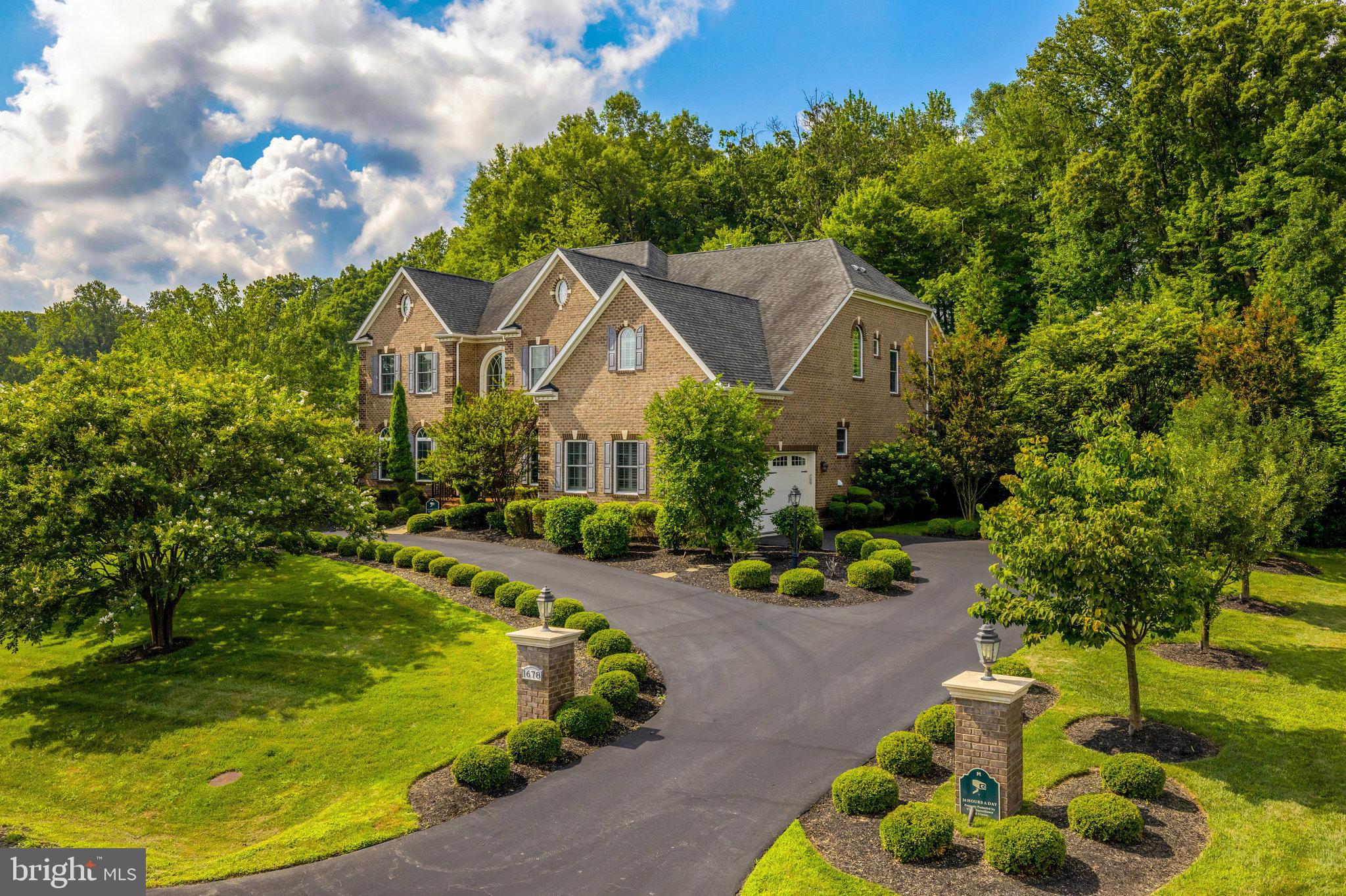 1678 HUNTING CREST WAY