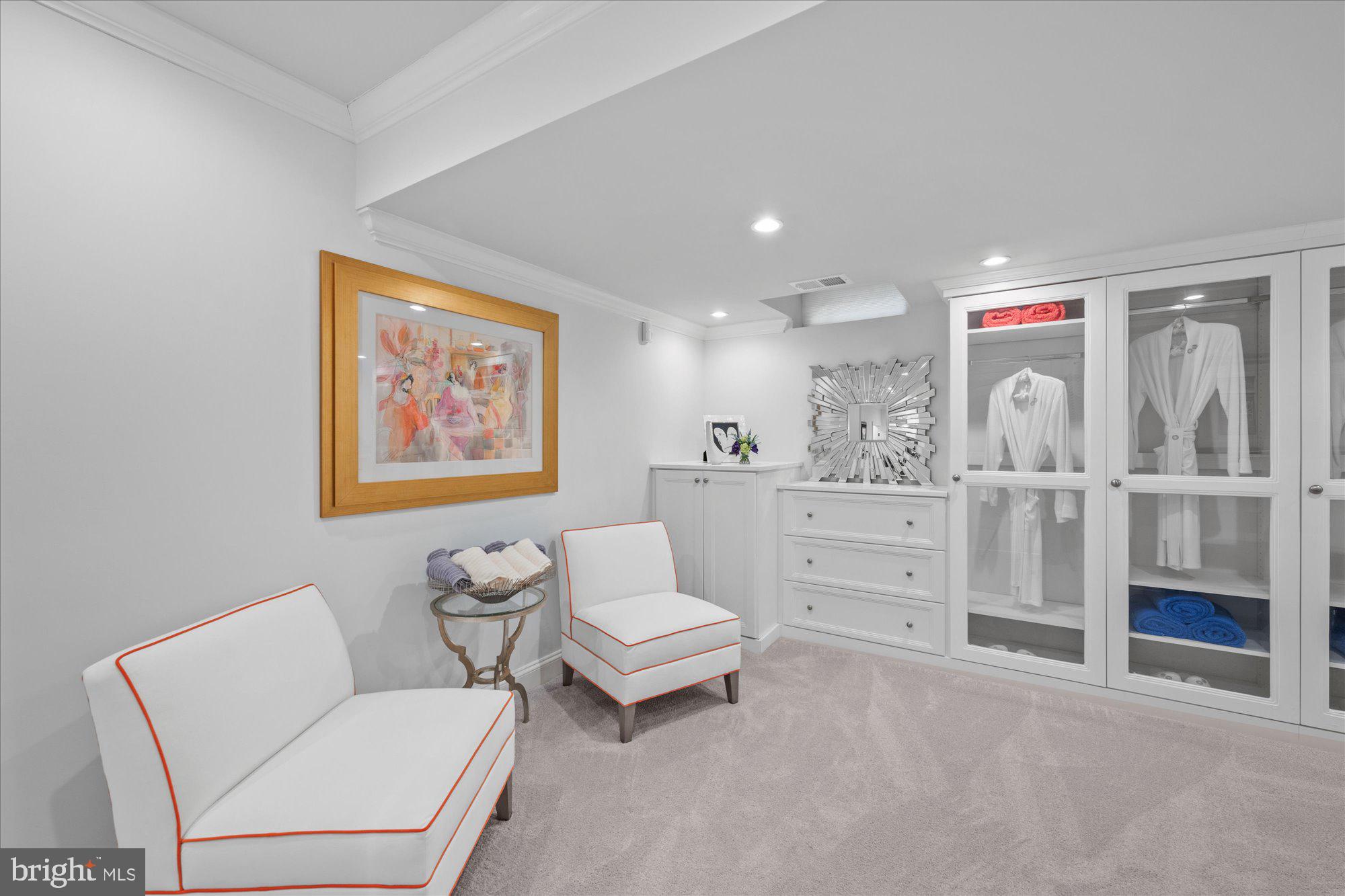 HUNTING CREST - Residential