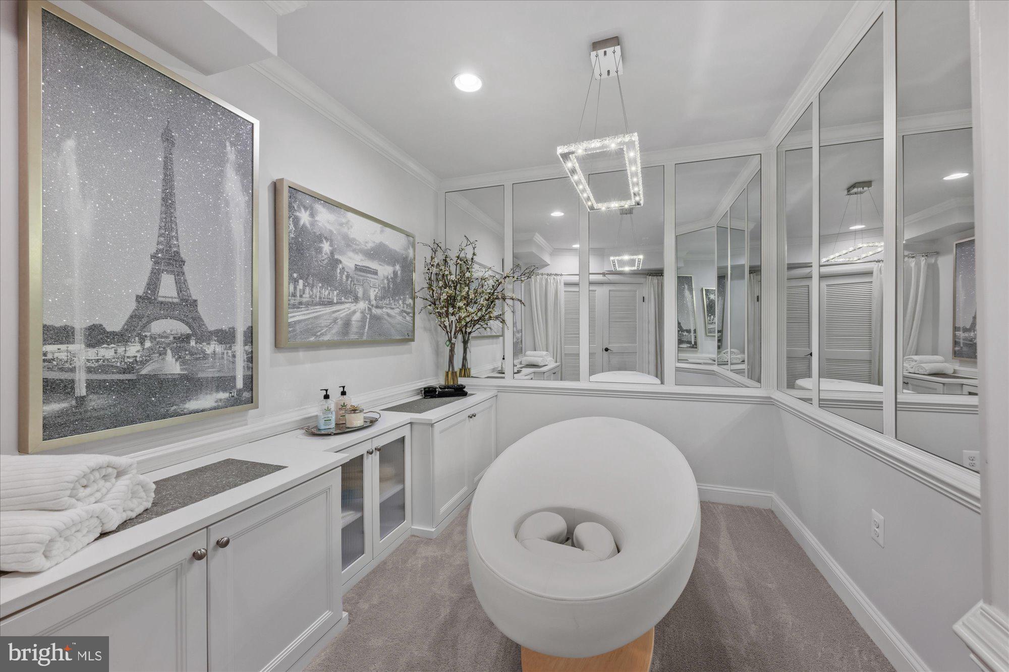 HUNTING CREST - Residential