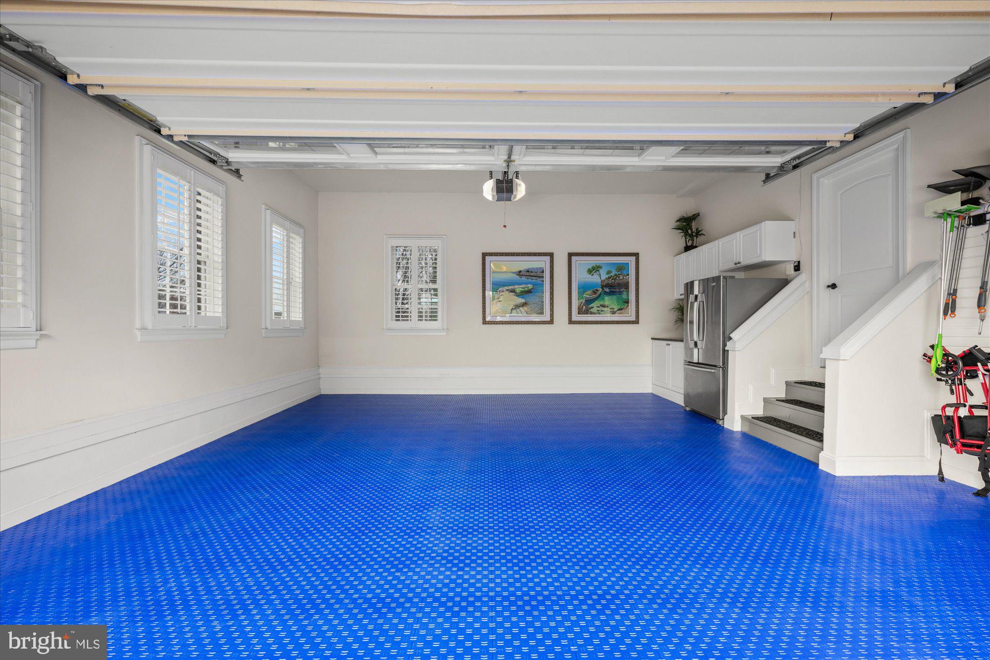 HUNTING CREST - Residential