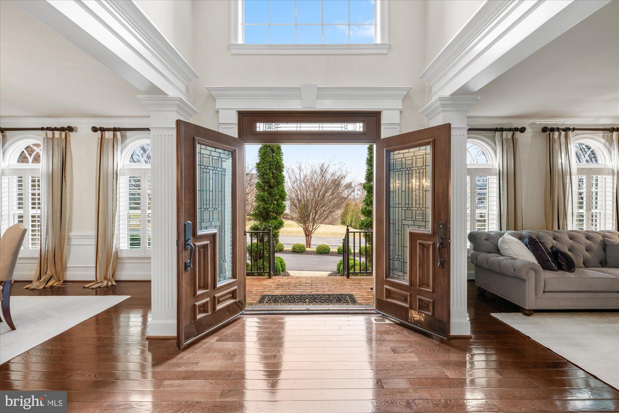 1678 HUNTING CREST WAY