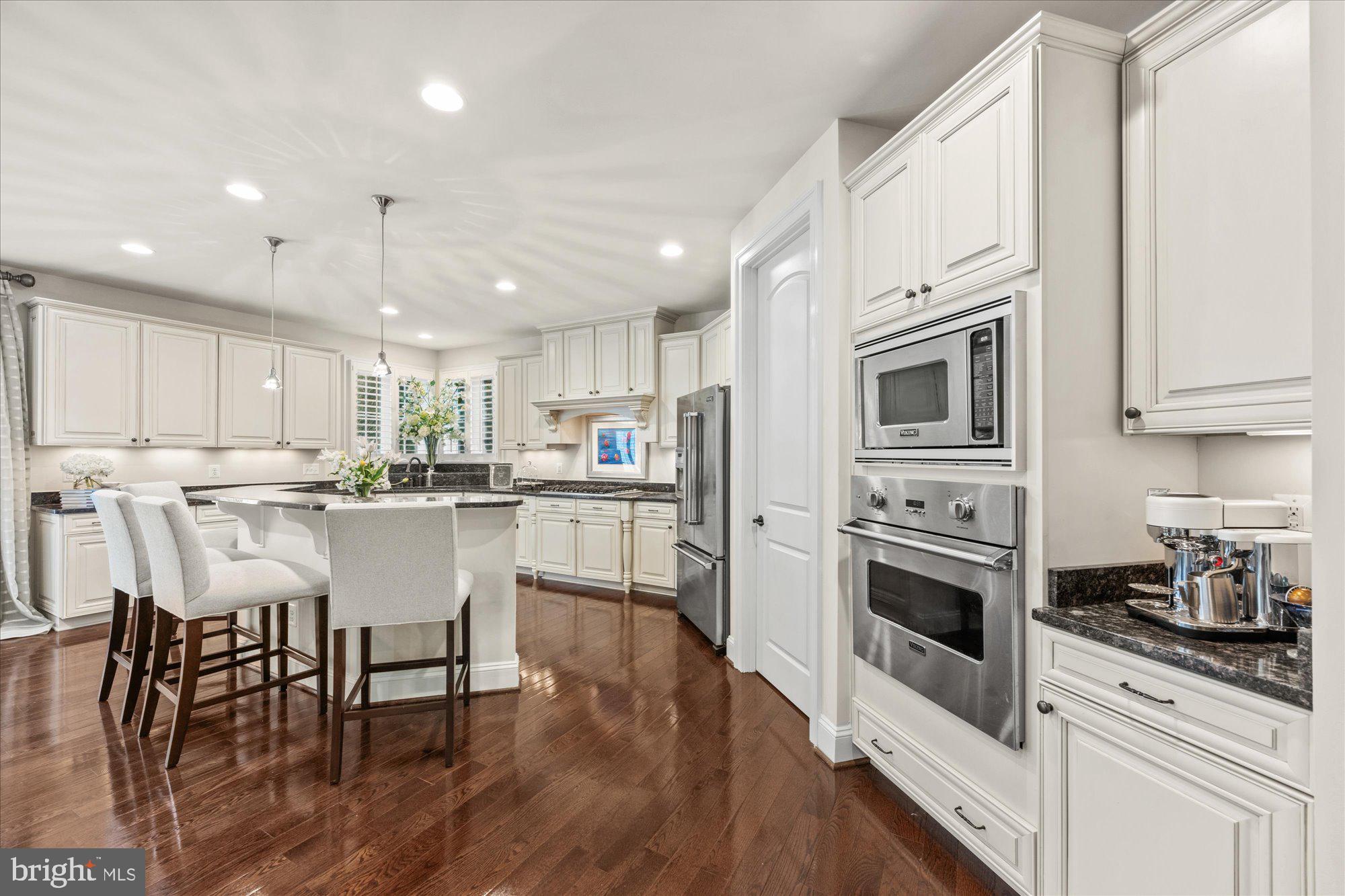 HUNTING CREST - Residential