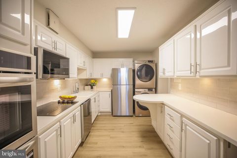 Condo For Sale - 5902 Mount Eagle Drive #805<br/> ALEXANDRIA, VA 22303