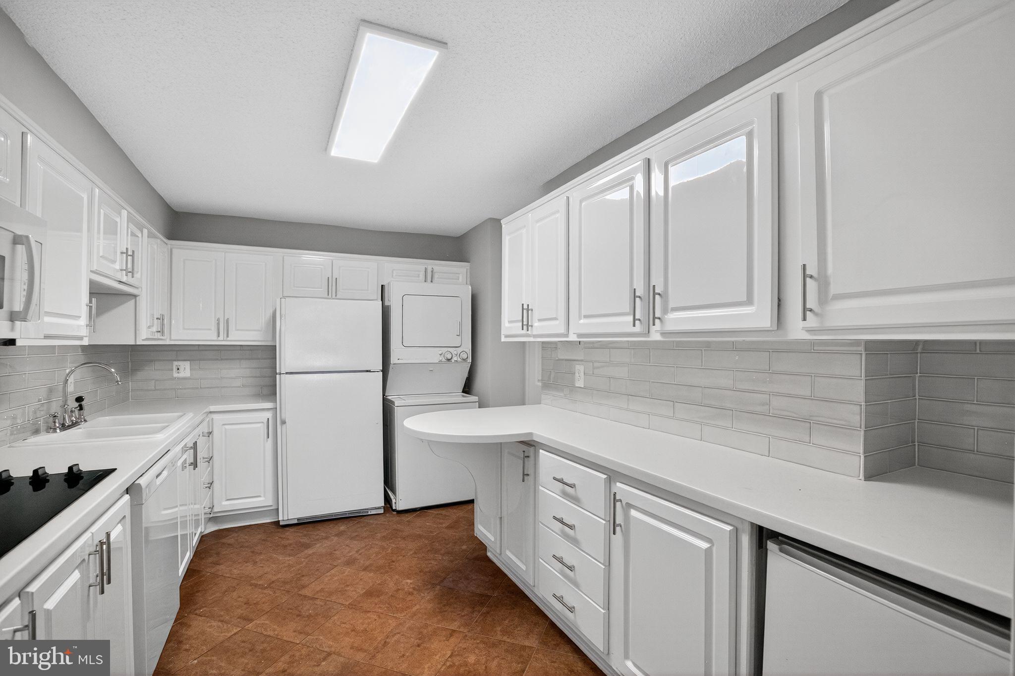 5902 MOUNT EAGLE DRIVE 805