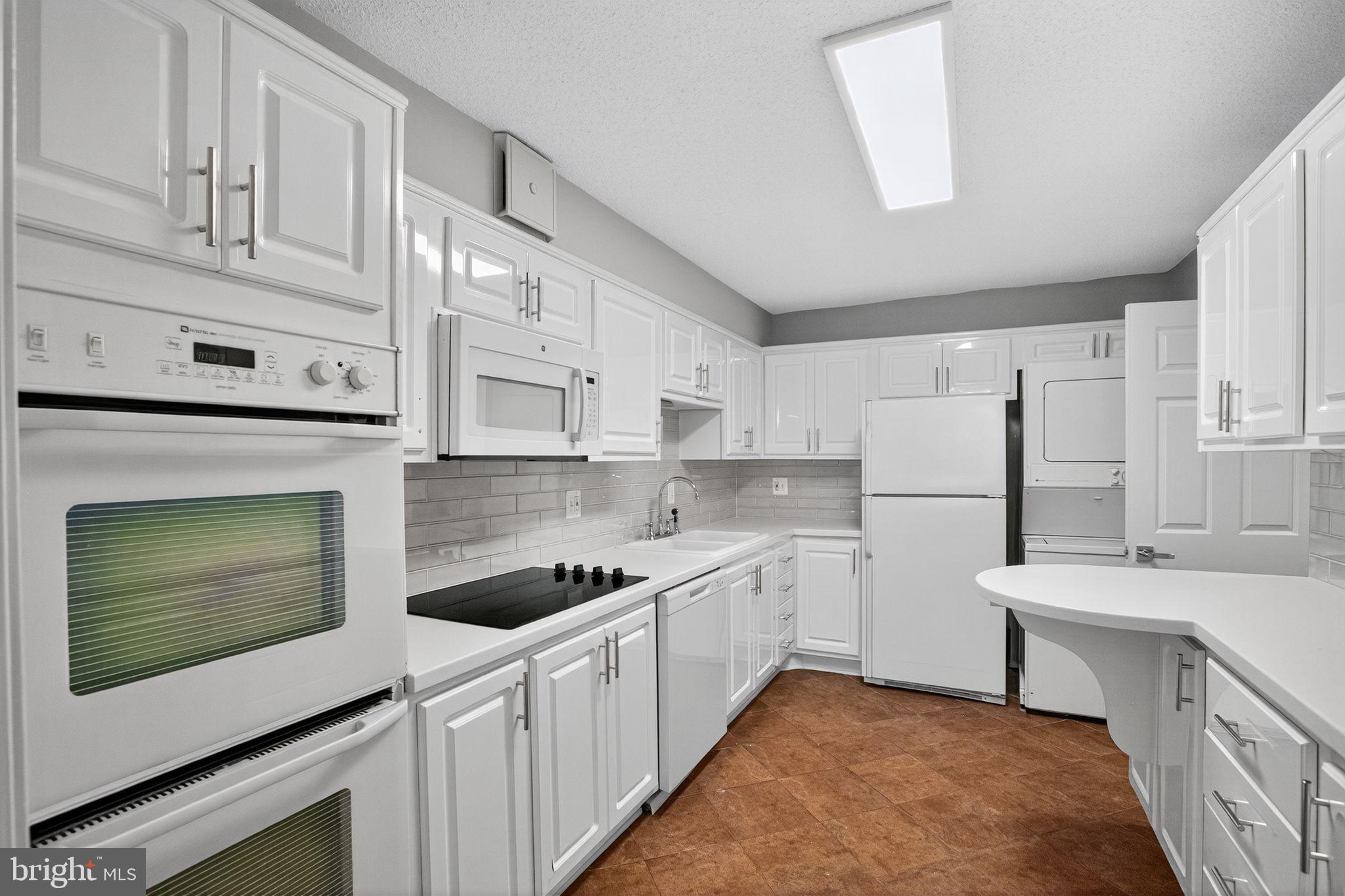 5902 MOUNT EAGLE DRIVE 805