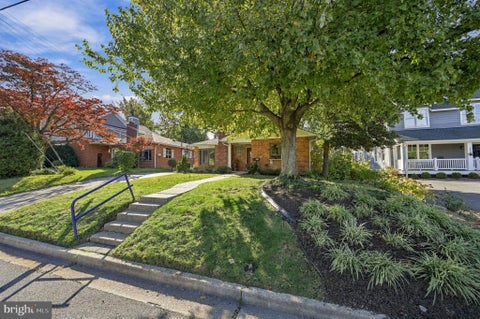 Photo of 4840 33rd Road N, ARLINGTON, VA 22207 (MLS # VAAR2077162)