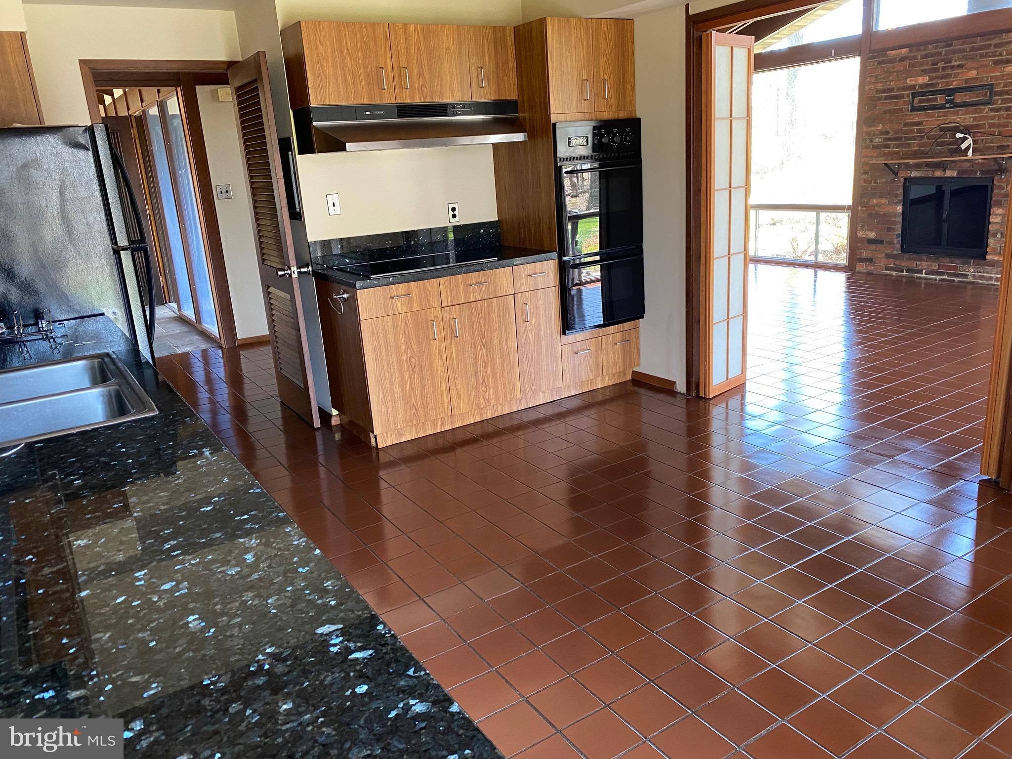 2556 VALE RIDGE COURT