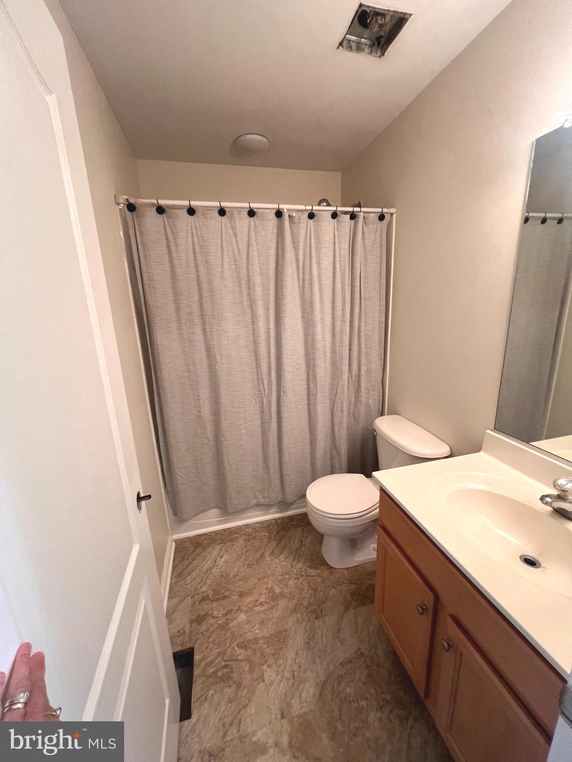 COLONIAL HILLS - Residential