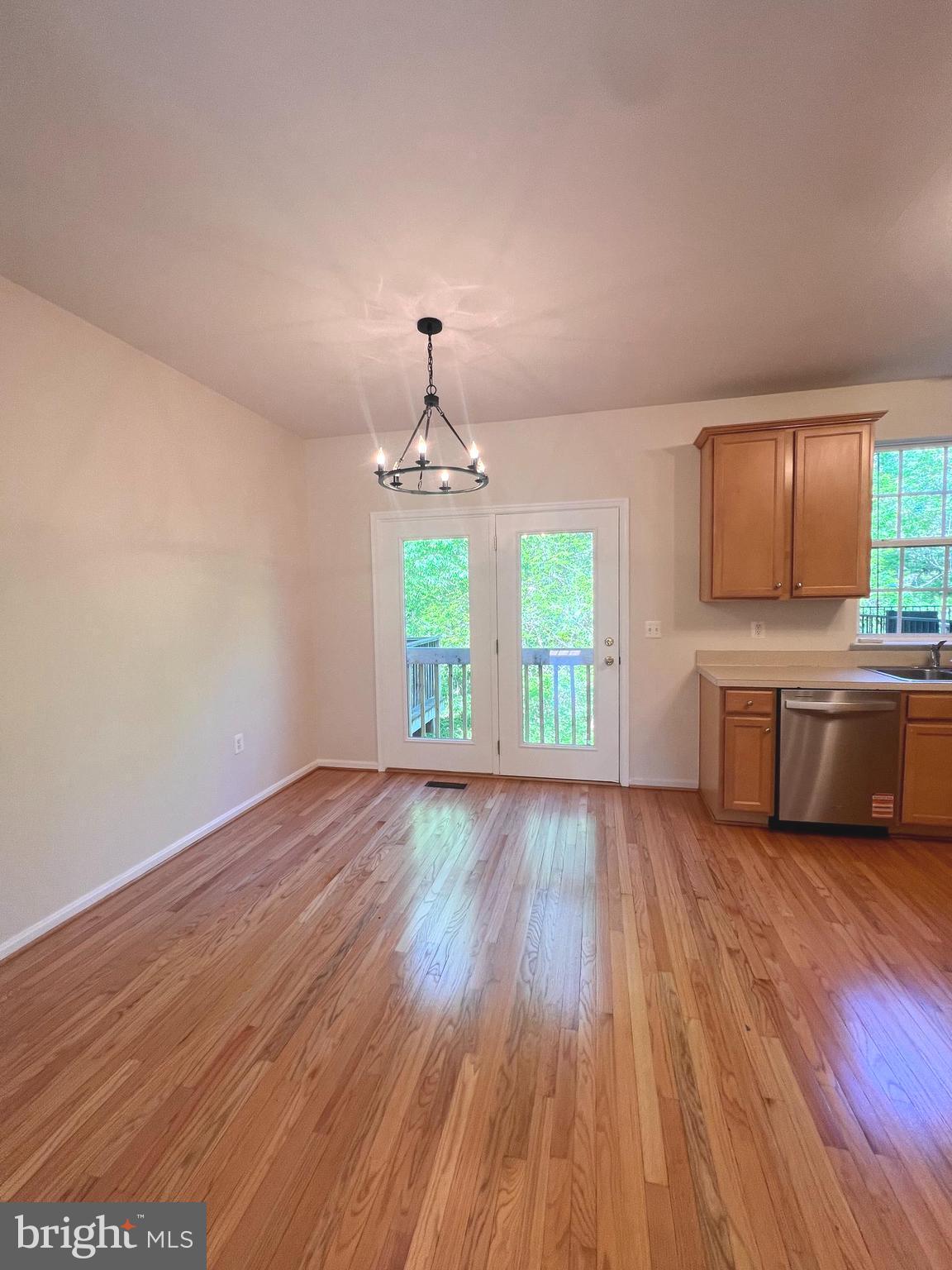 COLONIAL HILLS - Residential