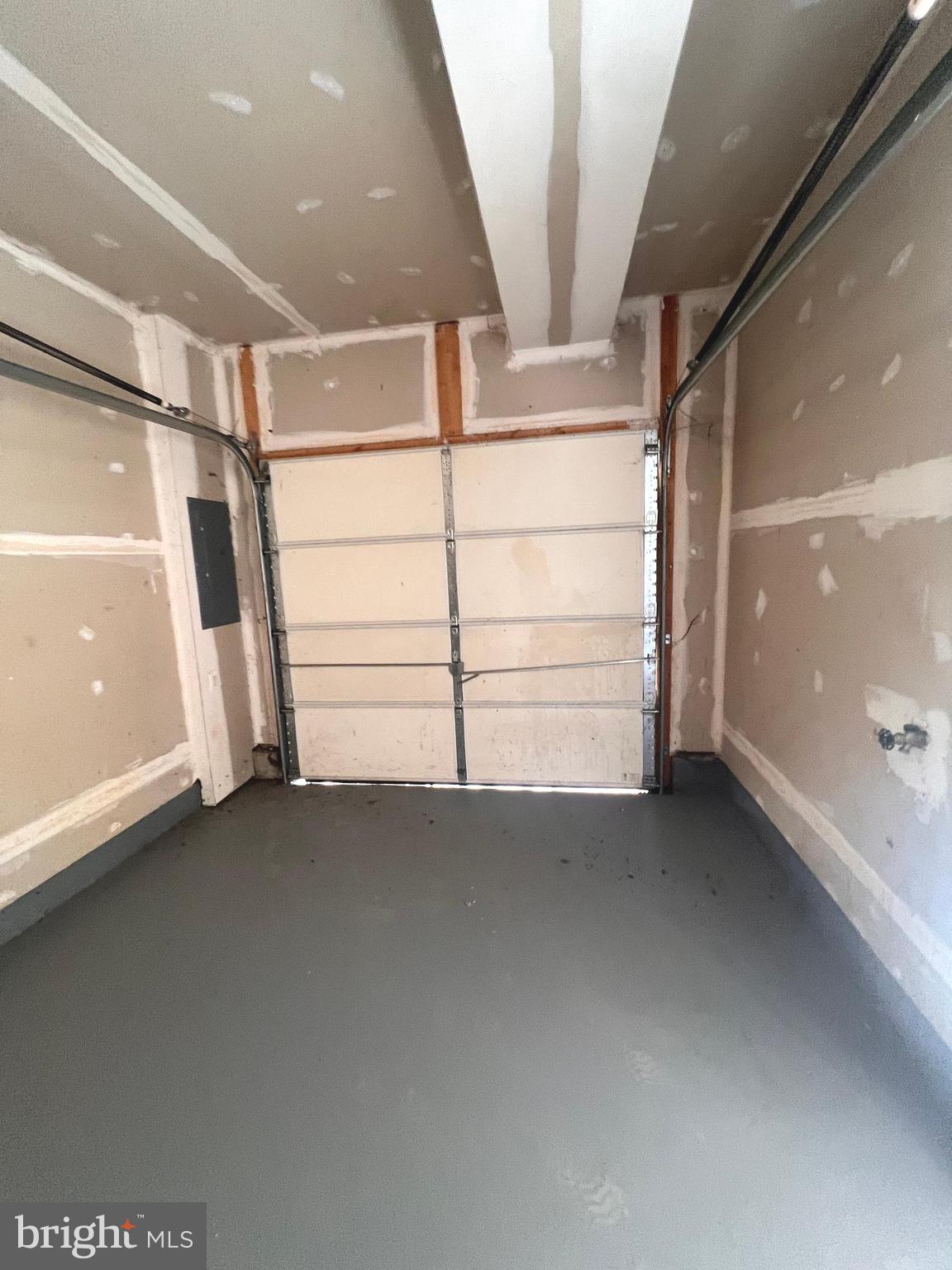 COLONIAL HILLS - Residential