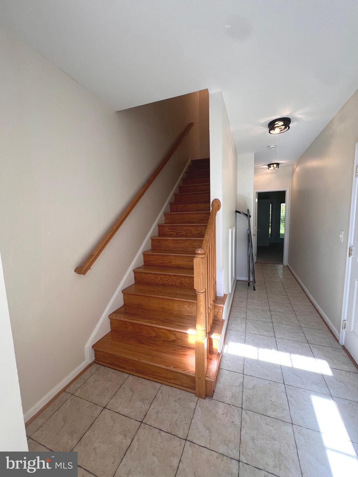 COLONIAL HILLS - Residential