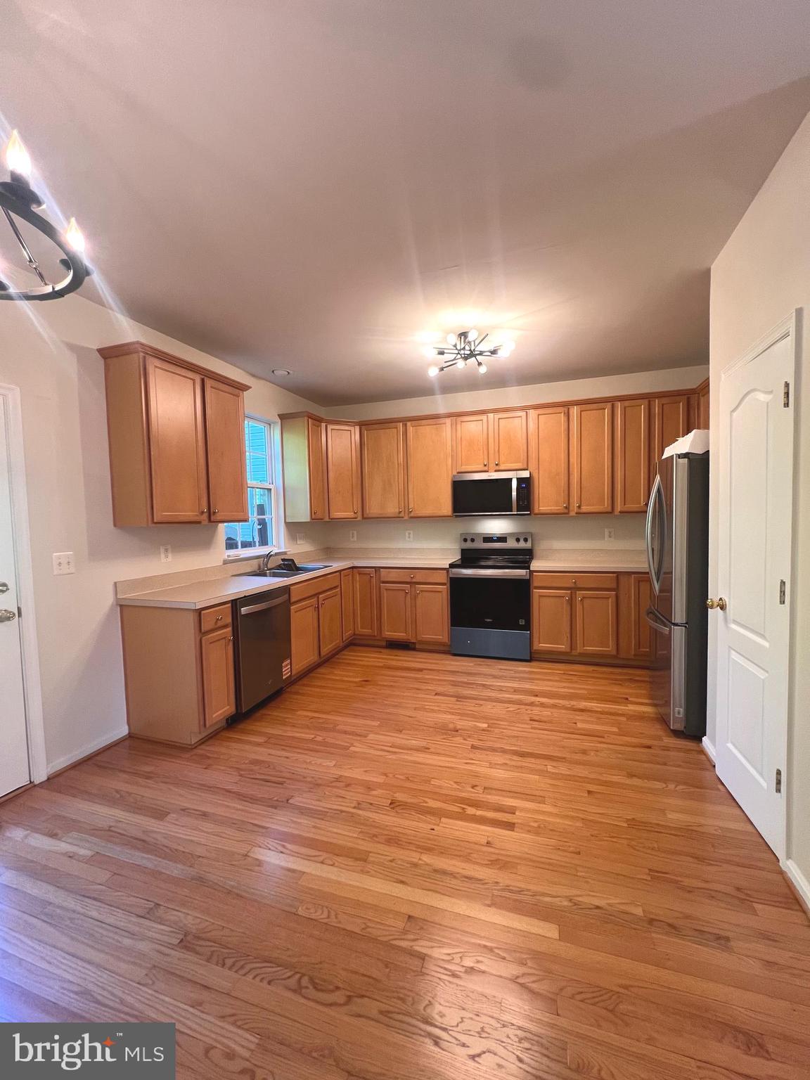 COLONIAL HILLS - Residential