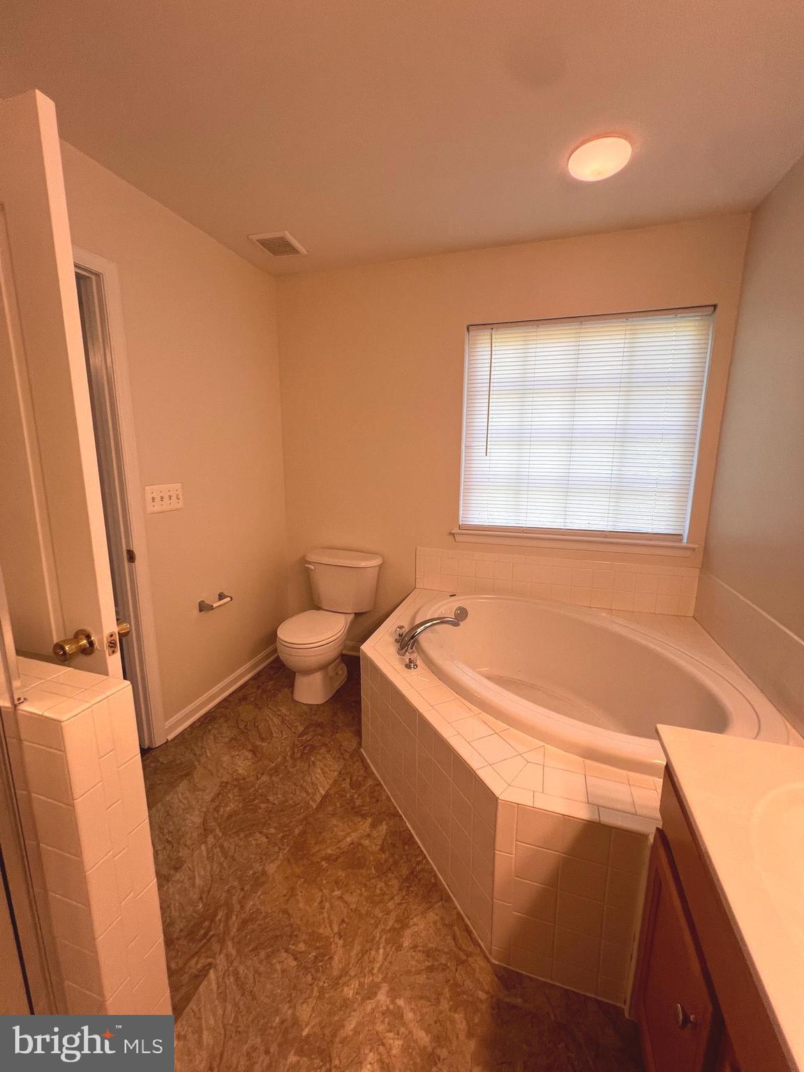 COLONIAL HILLS - Residential