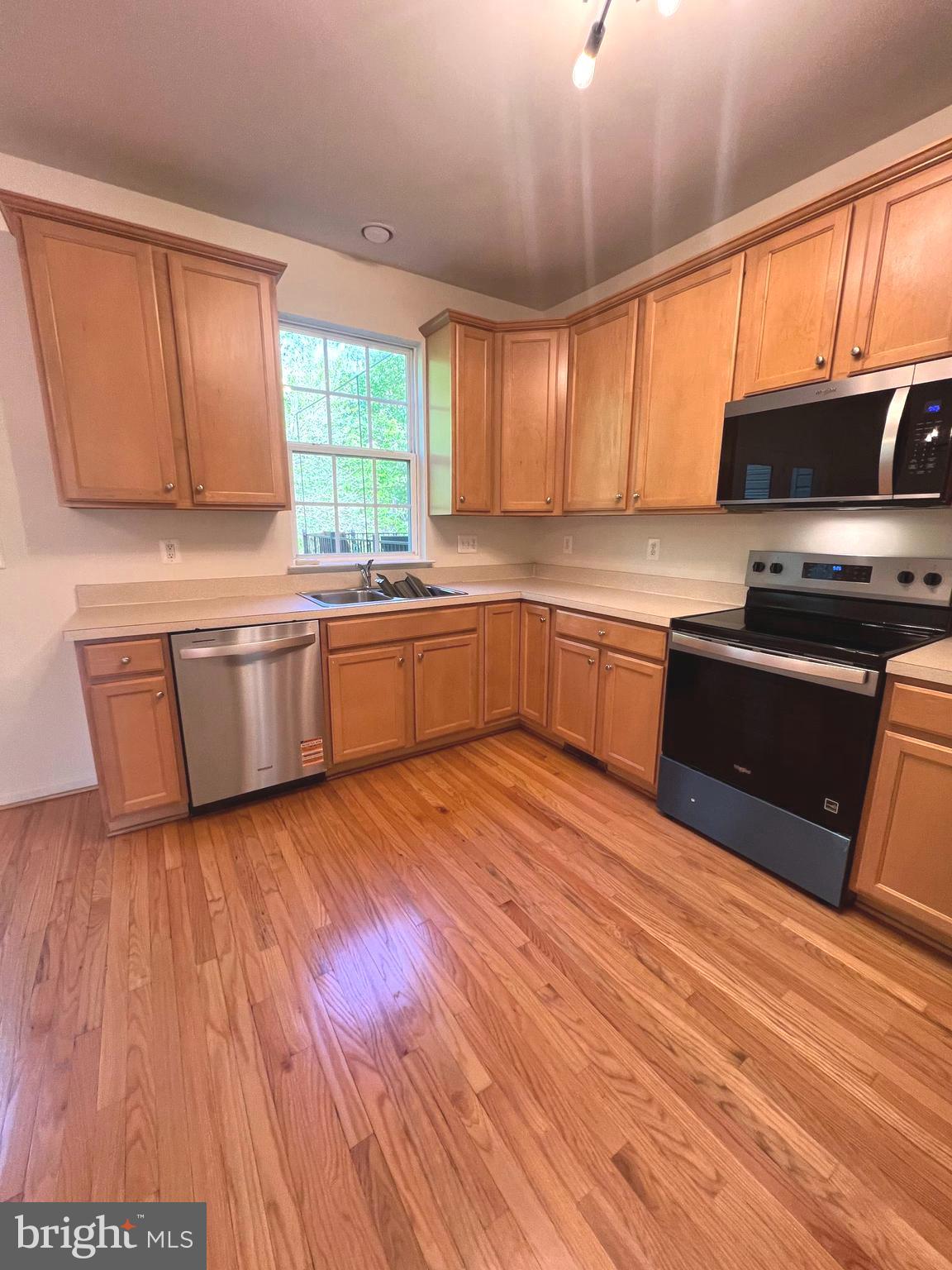 COLONIAL HILLS - Residential