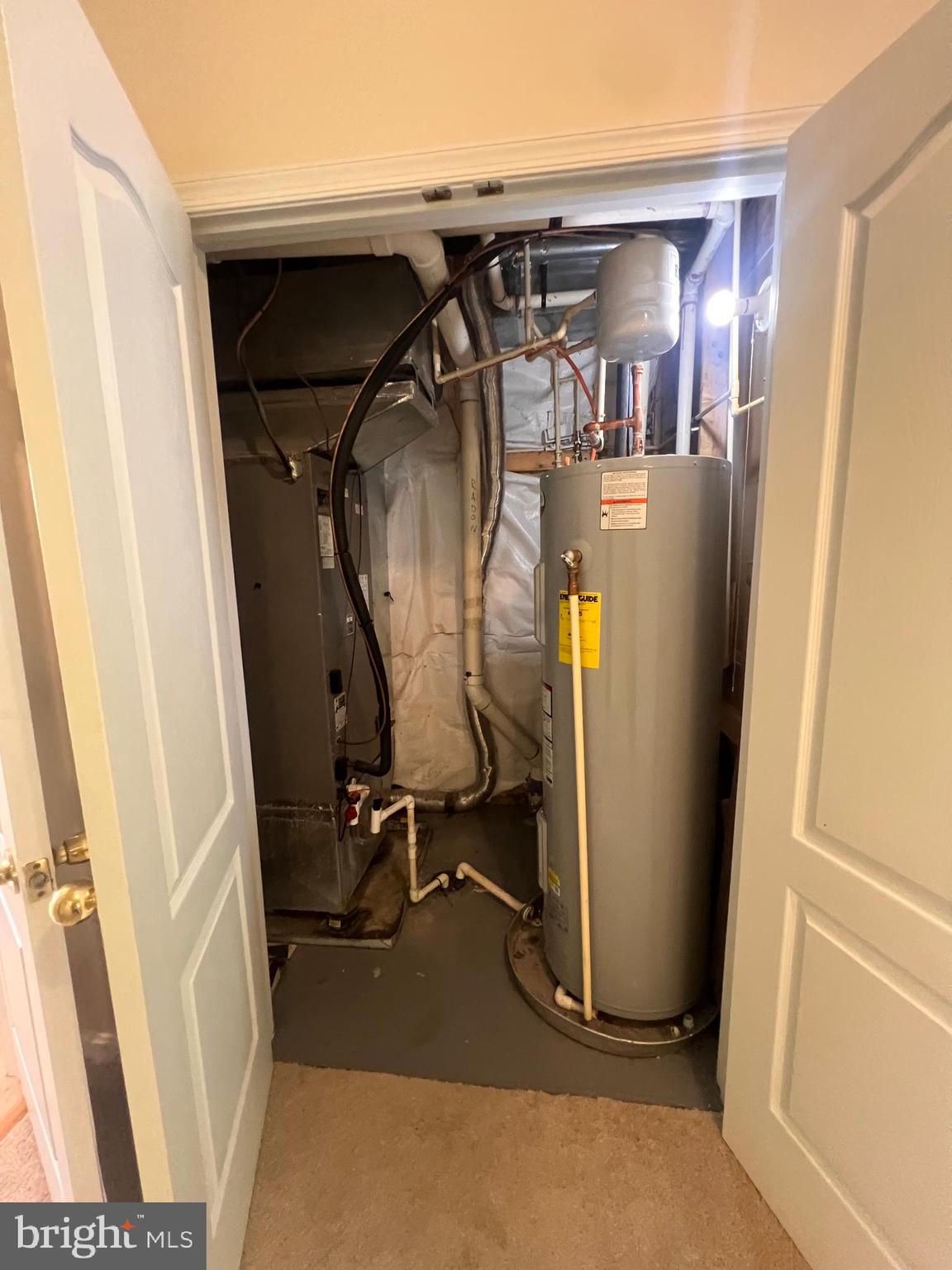 COLONIAL HILLS - Residential