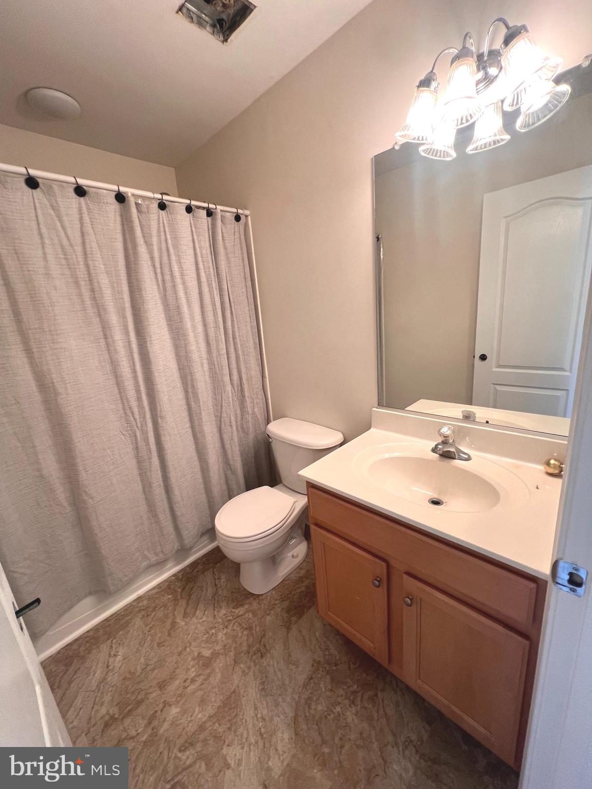 COLONIAL HILLS - Residential