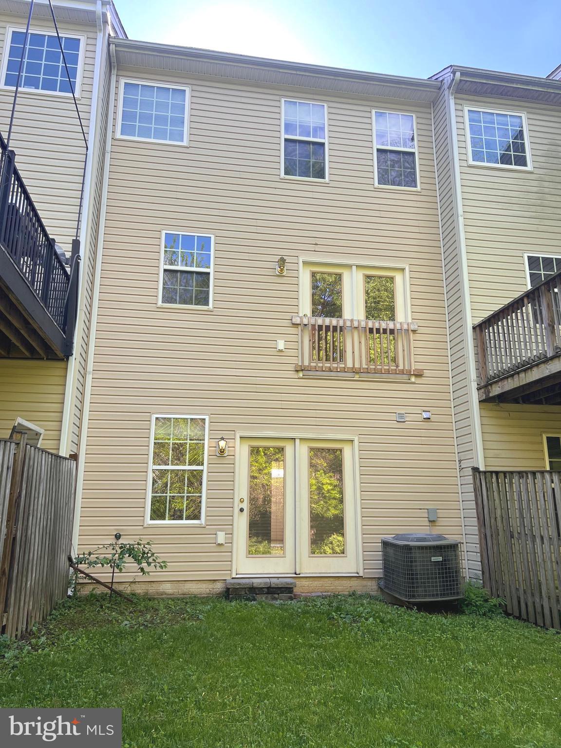 COLONIAL HILLS - Residential