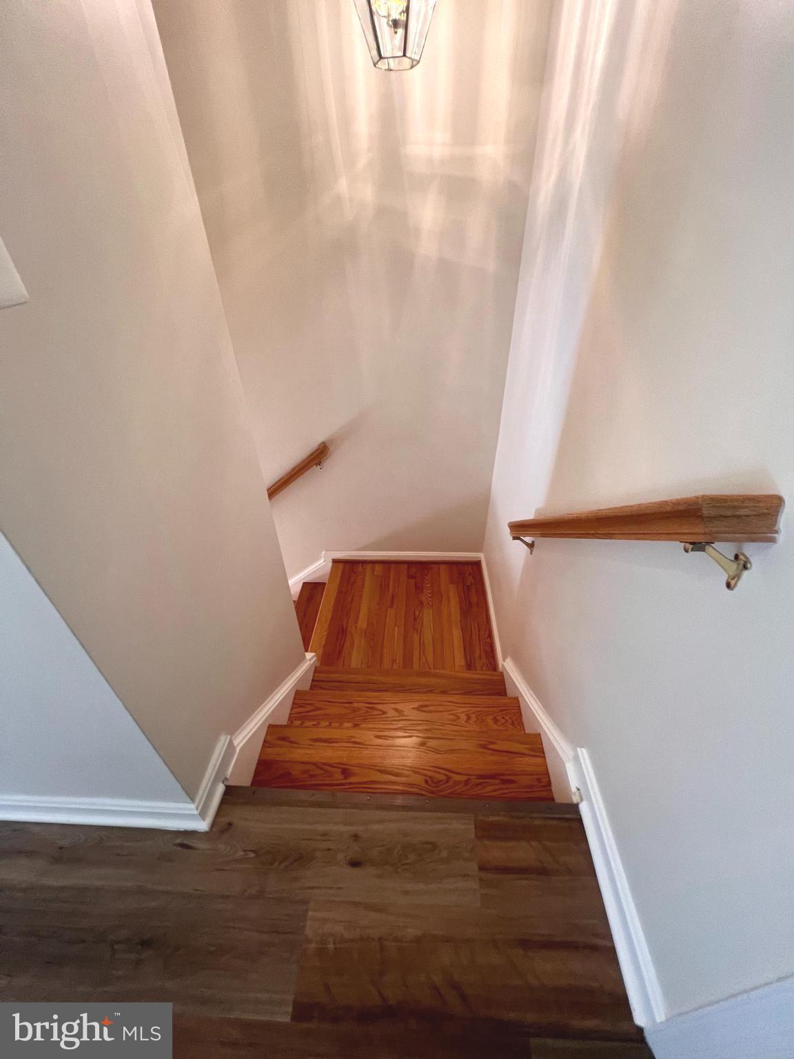 COLONIAL HILLS - Residential