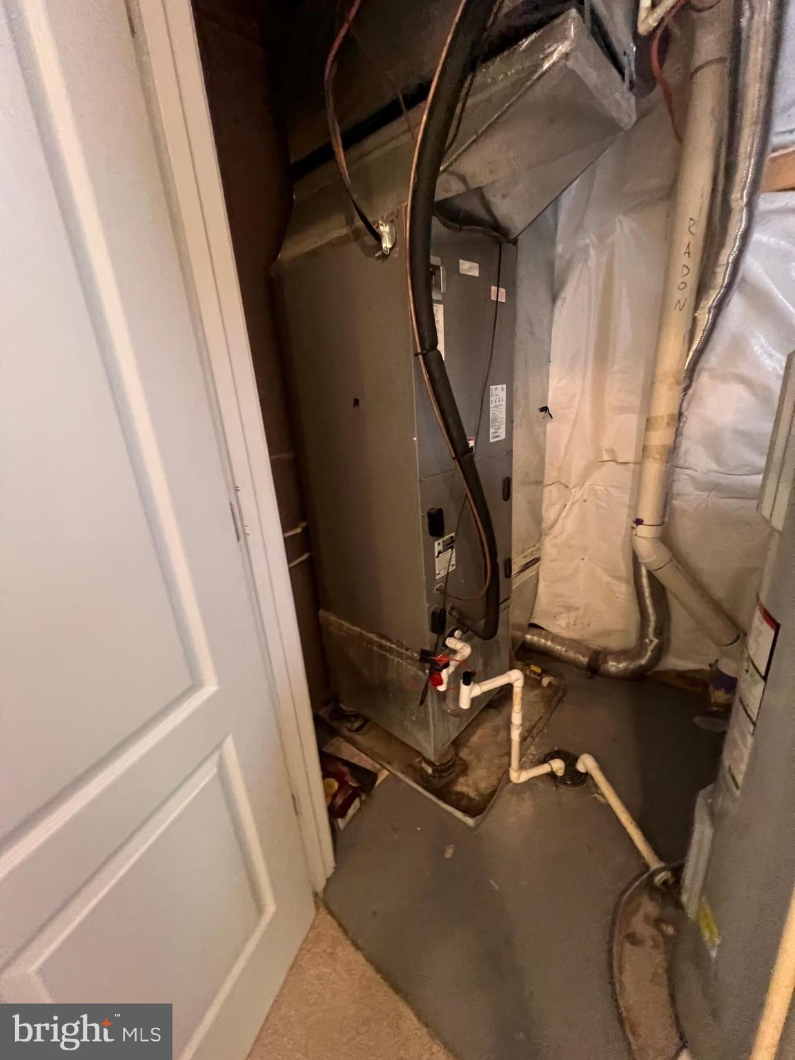 COLONIAL HILLS - Residential