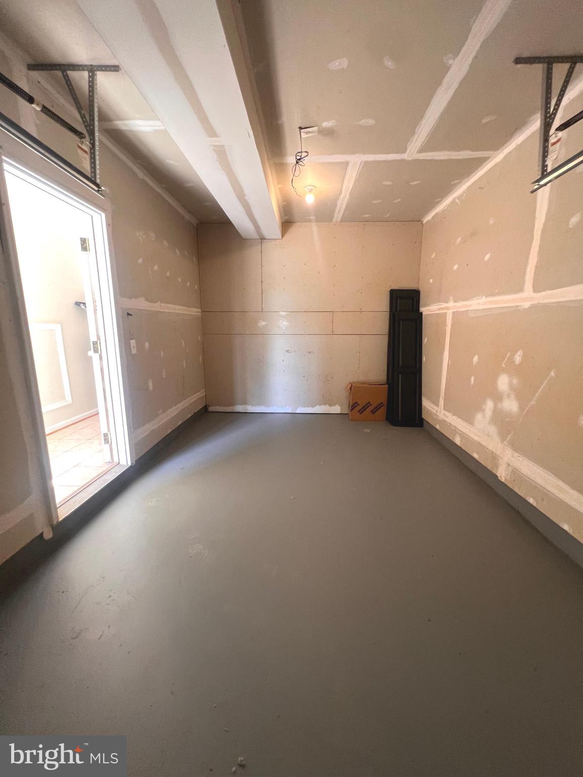 COLONIAL HILLS - Residential