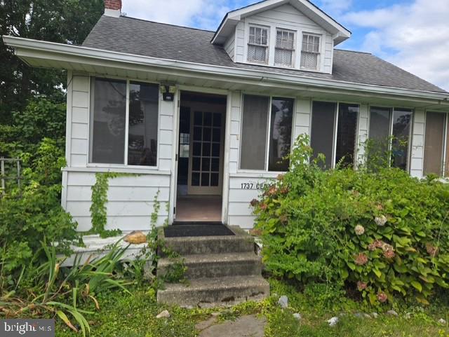 1737 CEDAR AVENUE