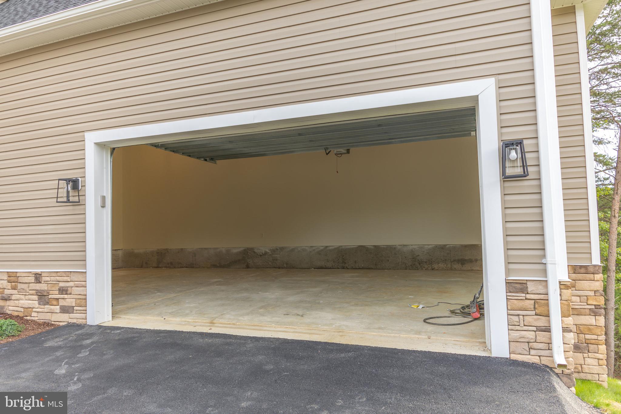 LAUREL RIDGE - Residential