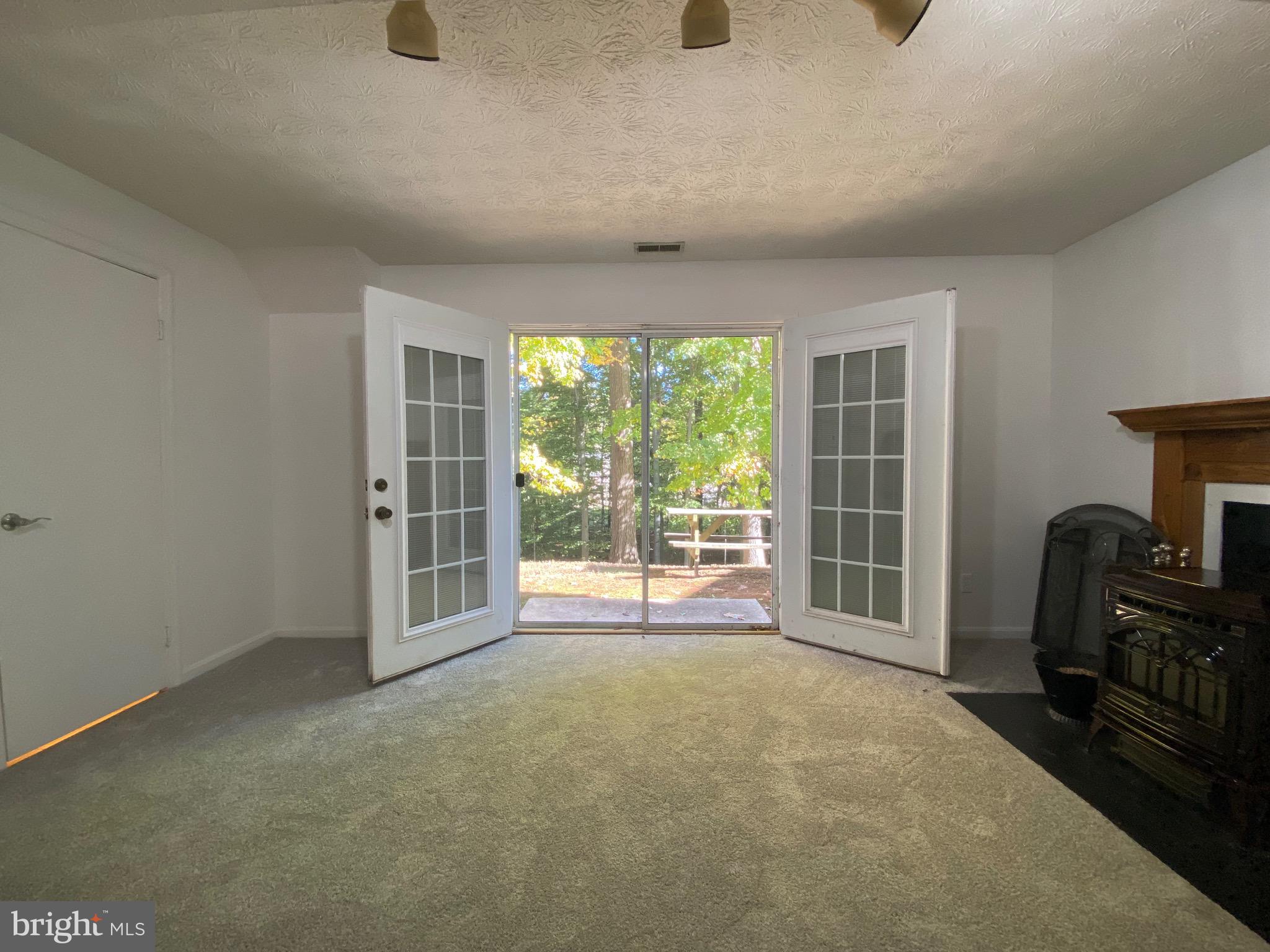 LAUREL VALLEY - Residential