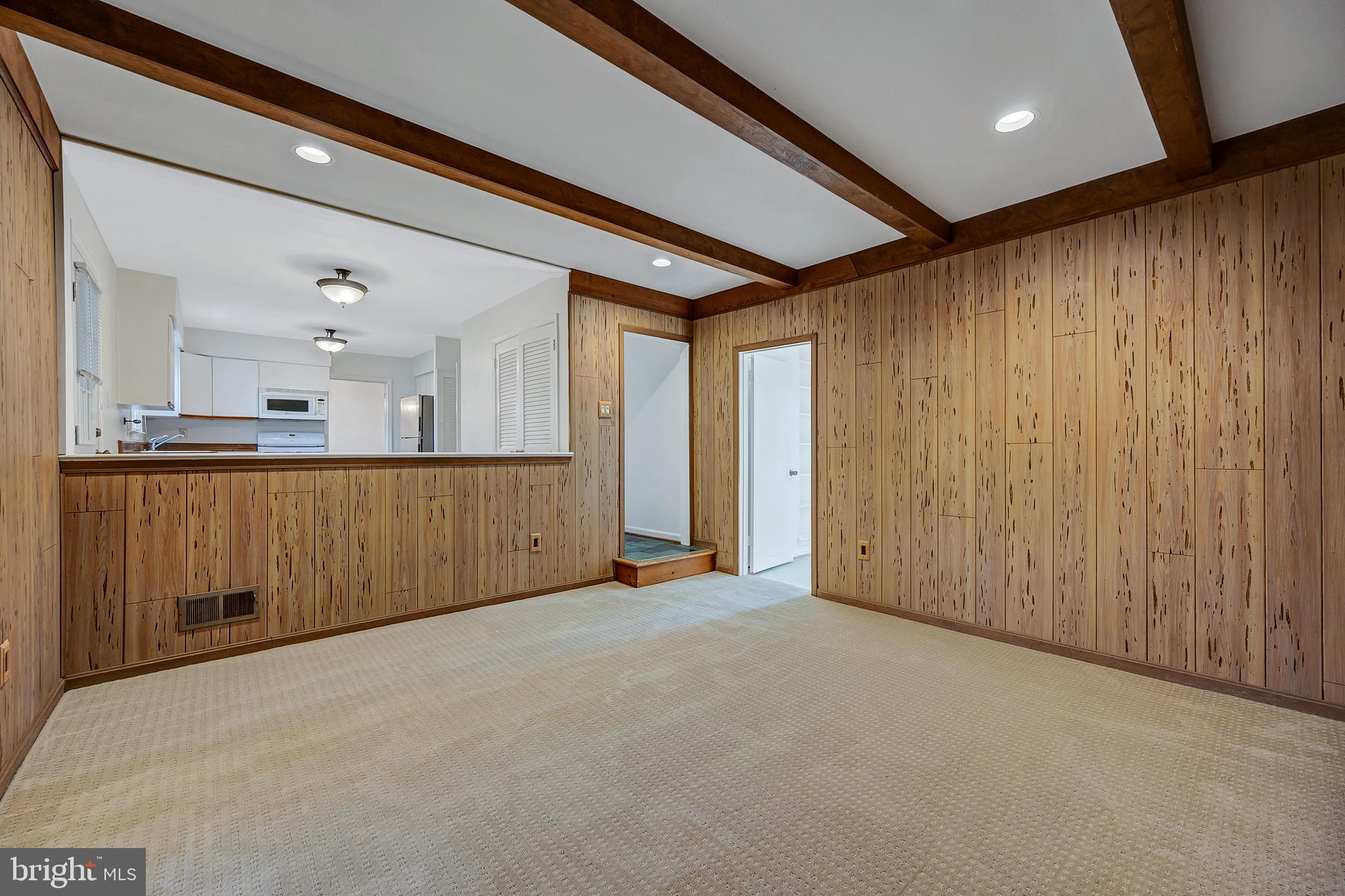 MONTGOMERY SQUARE - Residential