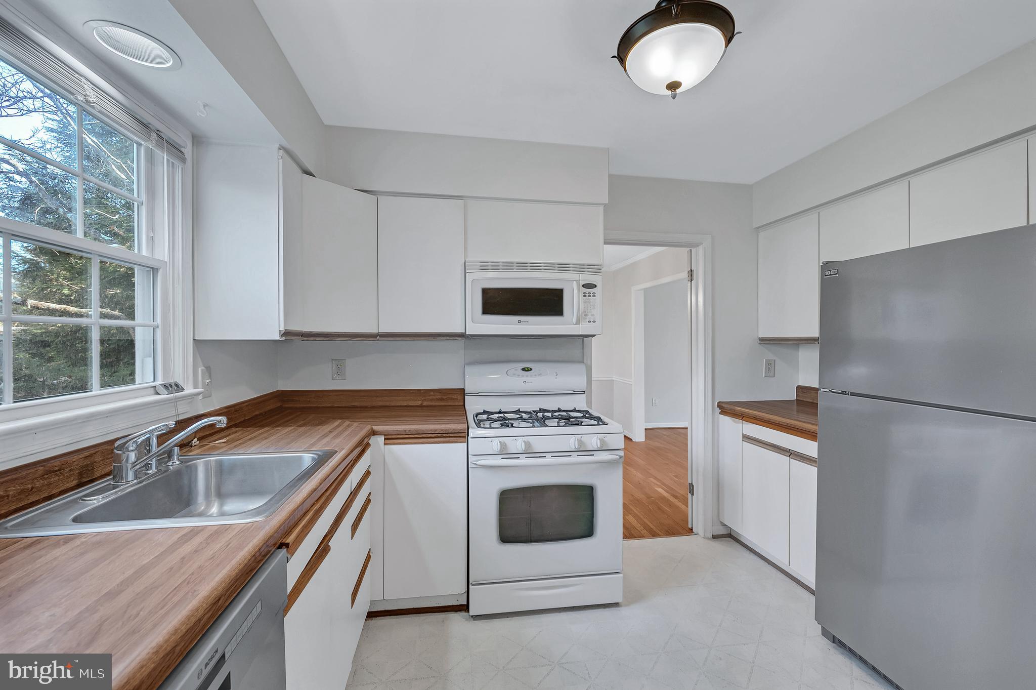 MONTGOMERY SQUARE - Residential