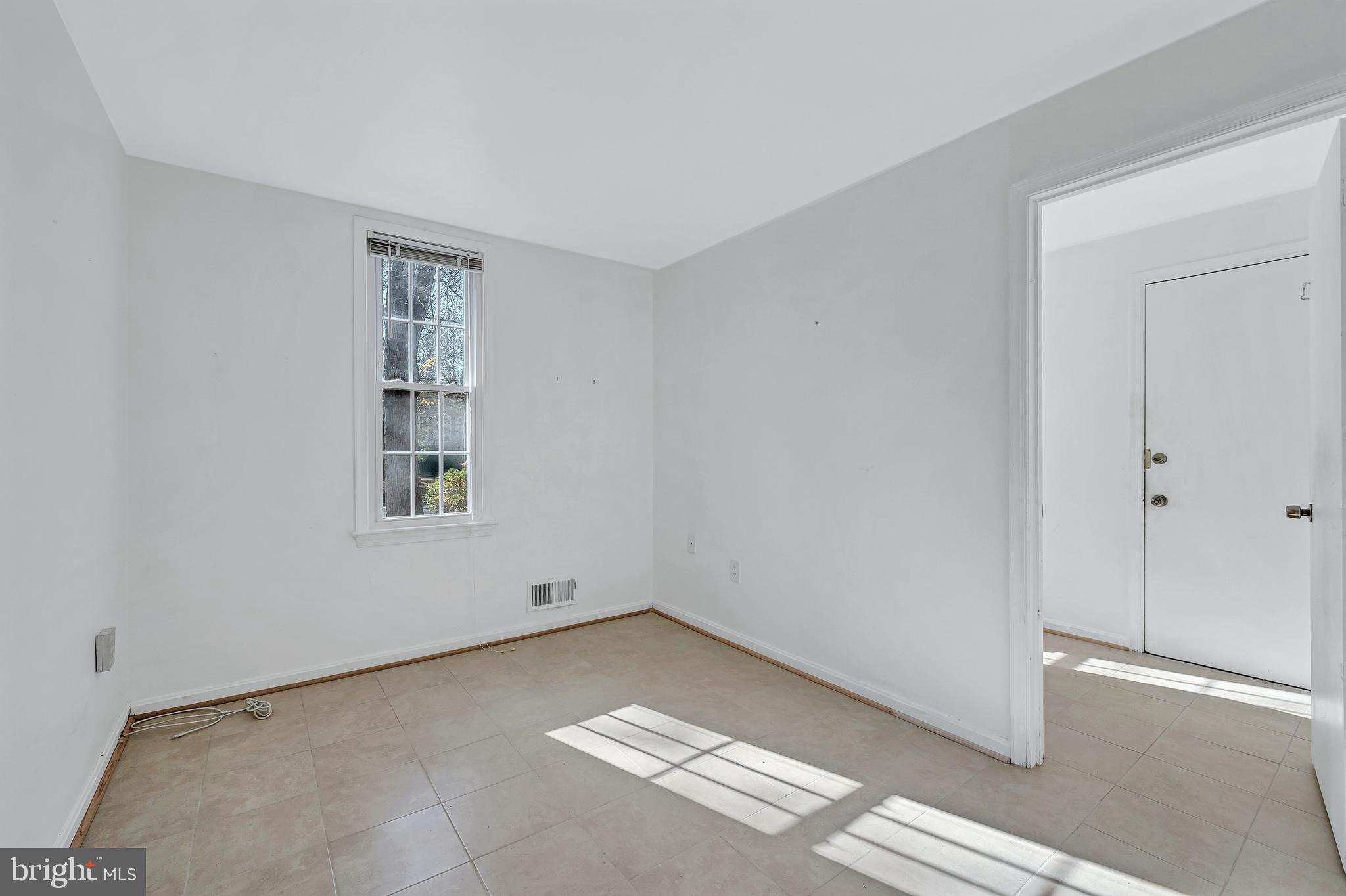 MONTGOMERY SQUARE - Residential