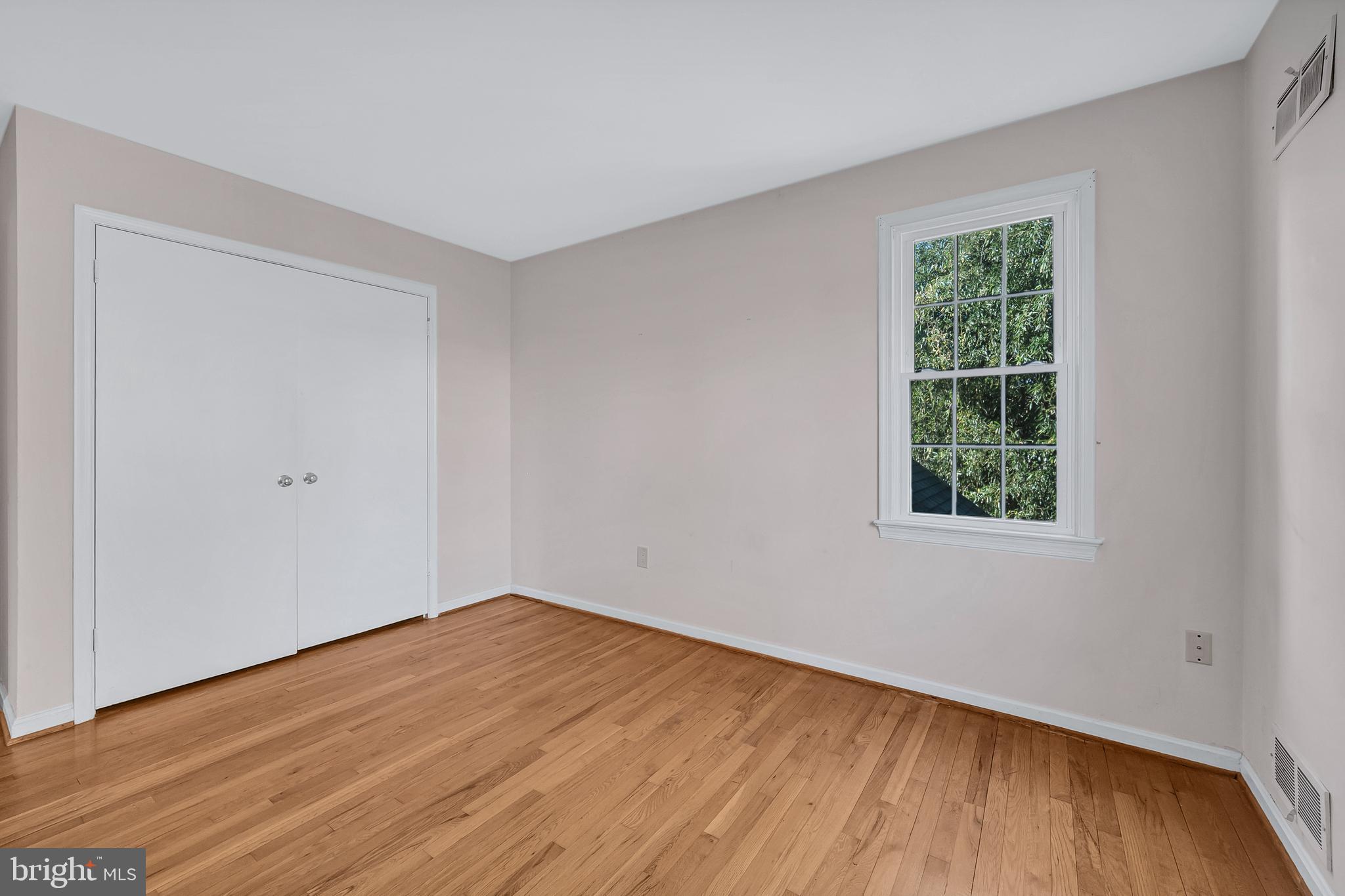 MONTGOMERY SQUARE - Residential