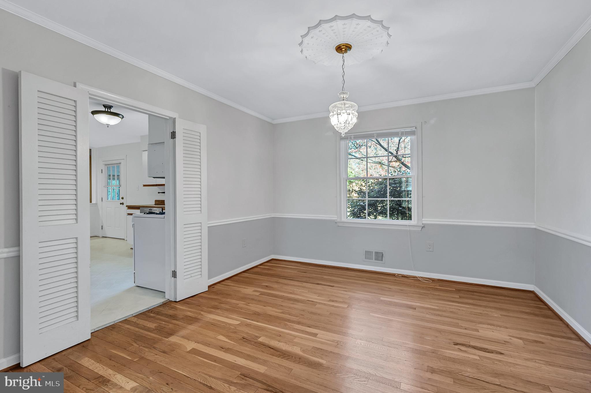 MONTGOMERY SQUARE - Residential