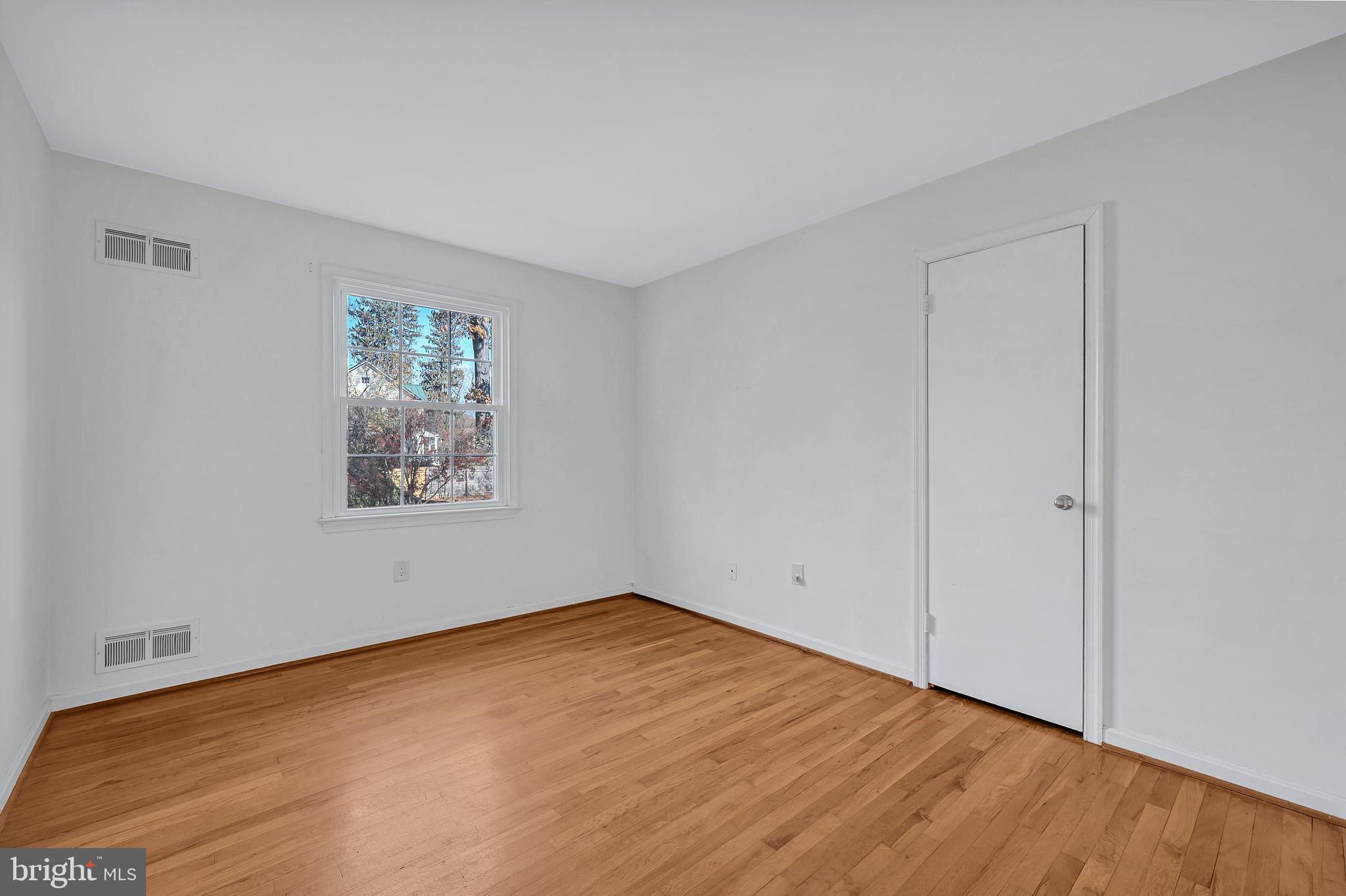 MONTGOMERY SQUARE - Residential