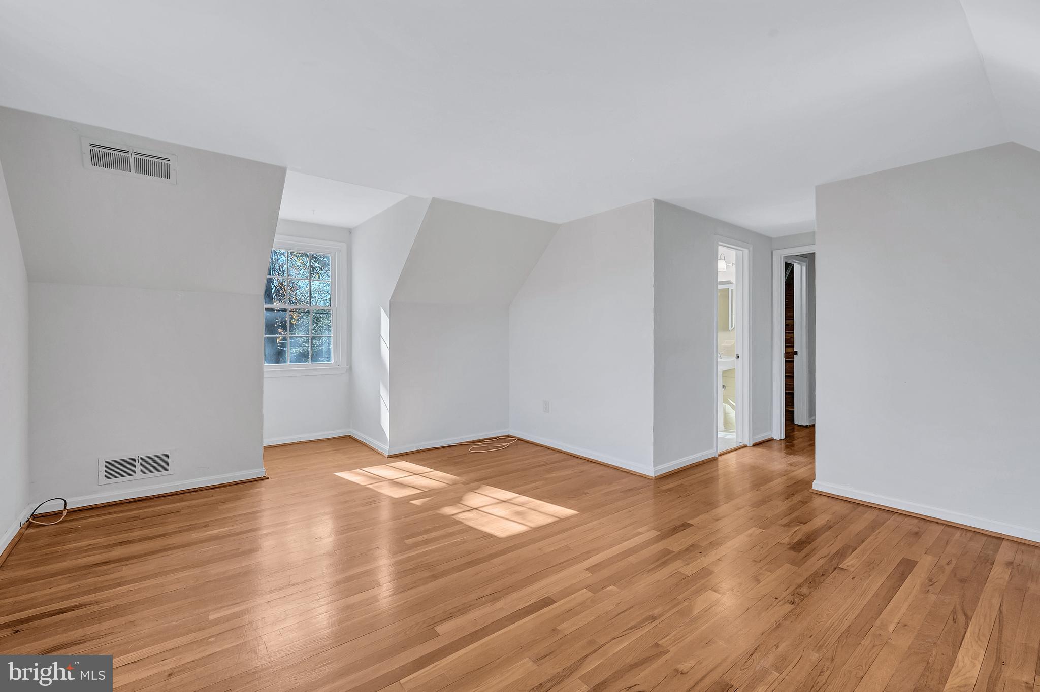 MONTGOMERY SQUARE - Residential