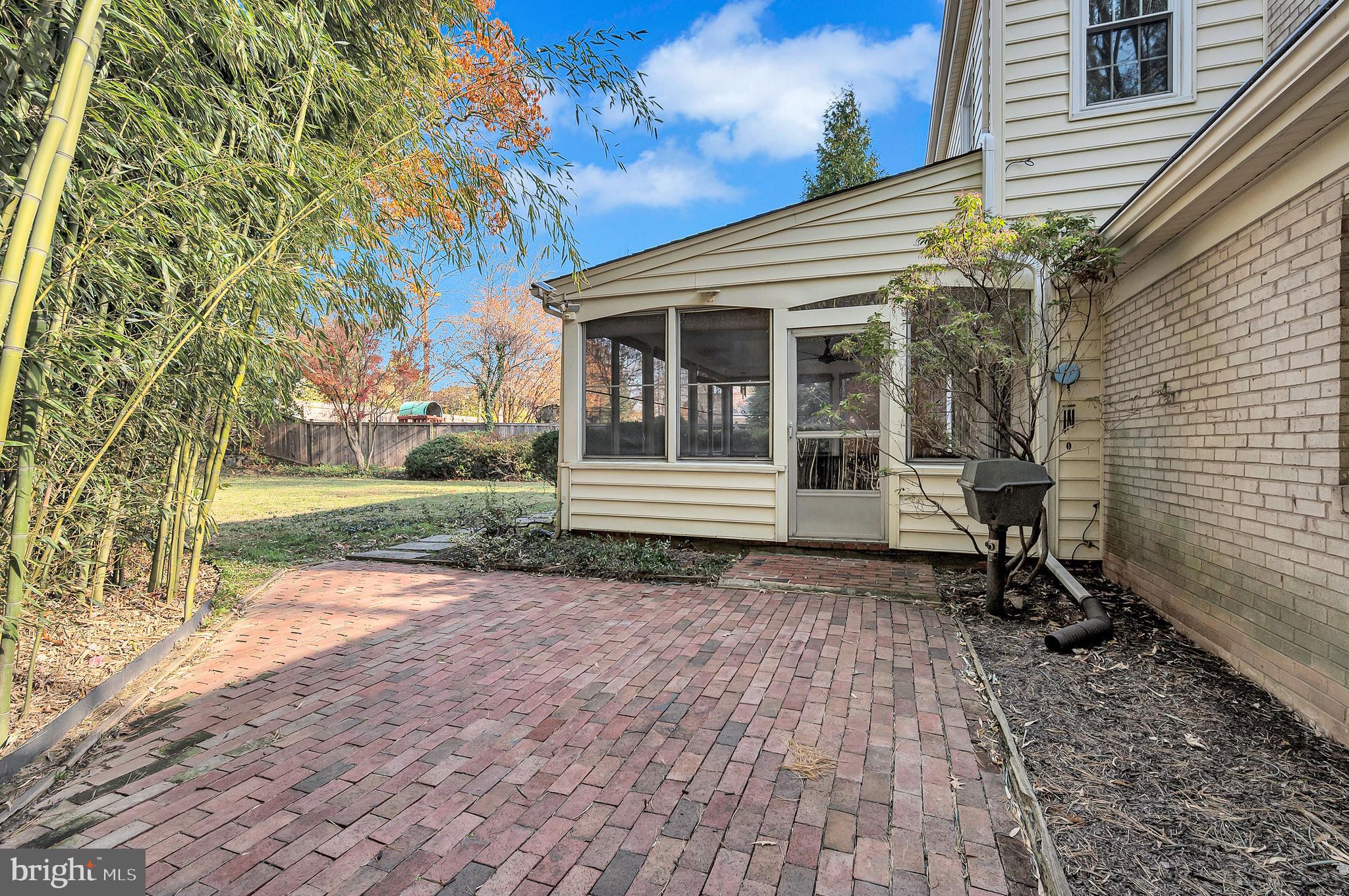 MONTGOMERY SQUARE - Residential