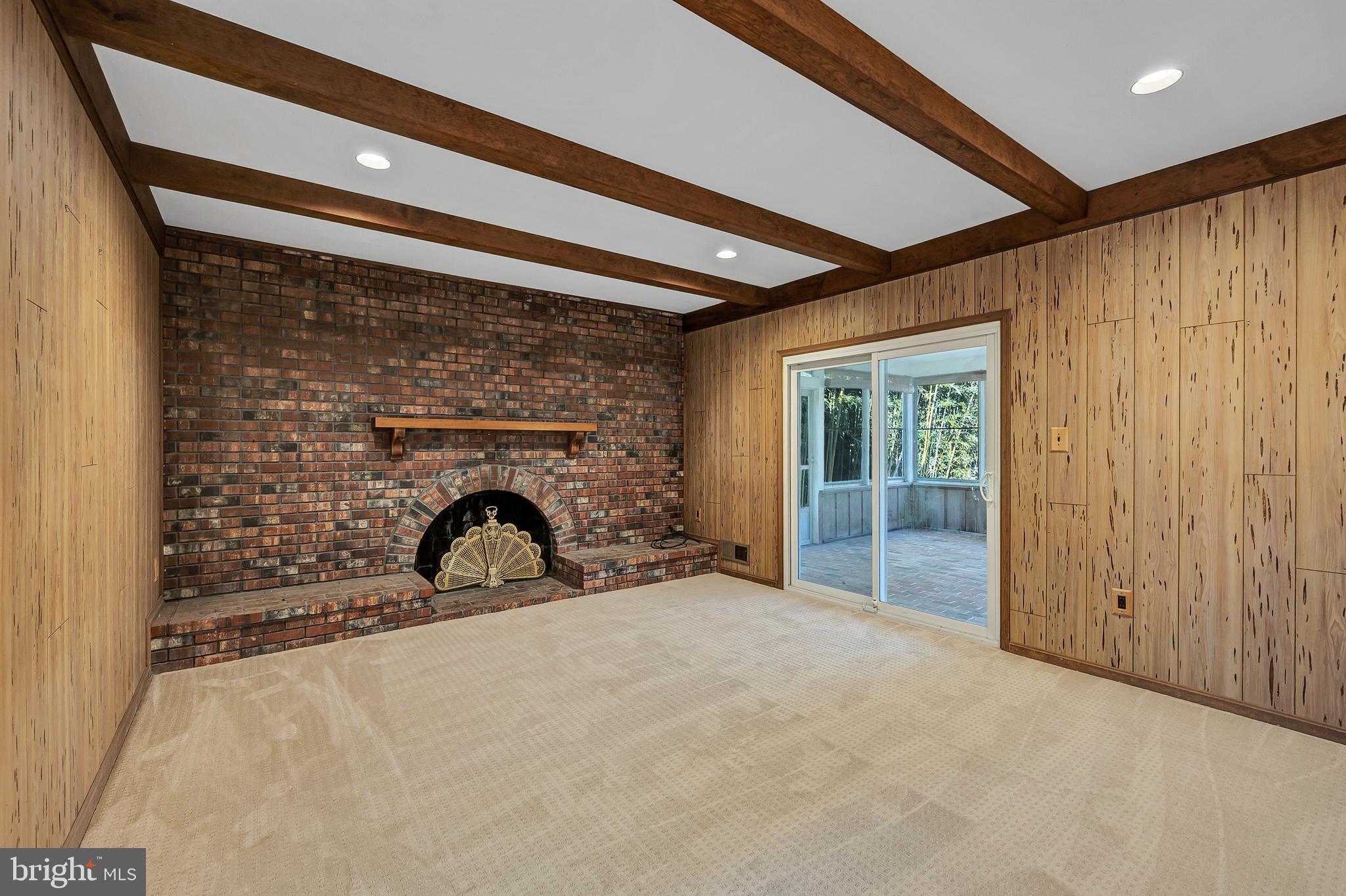 MONTGOMERY SQUARE - Residential