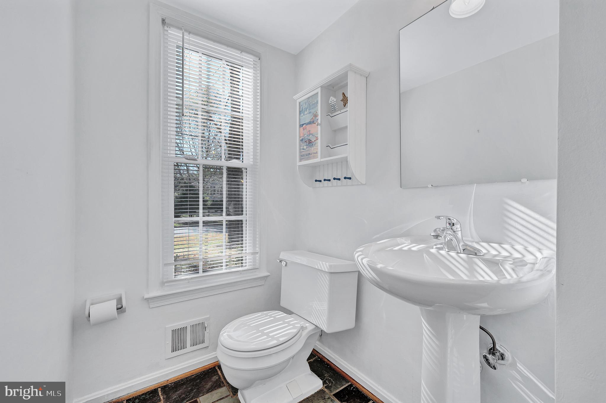 MONTGOMERY SQUARE - Residential