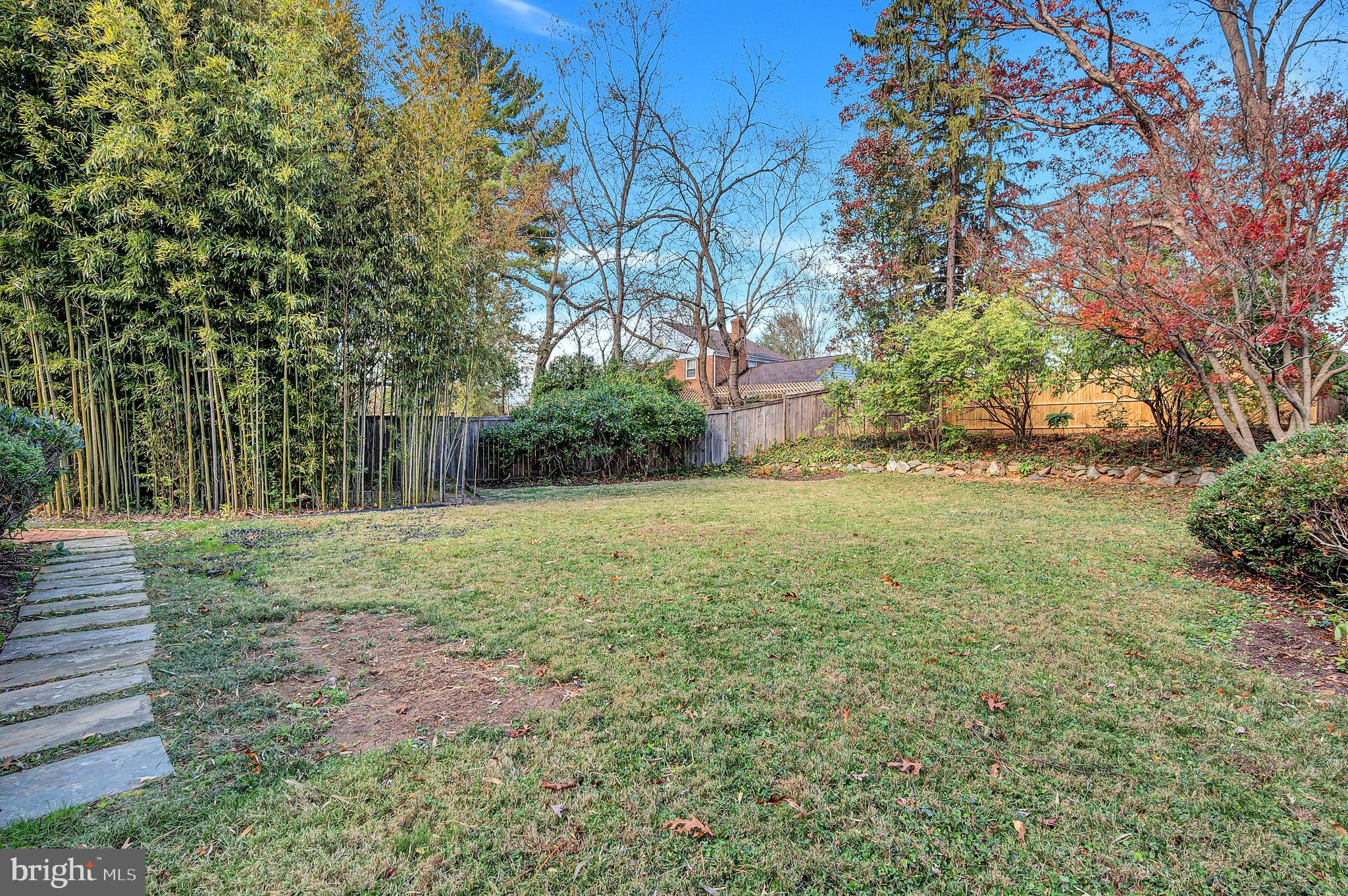 MONTGOMERY SQUARE - Residential