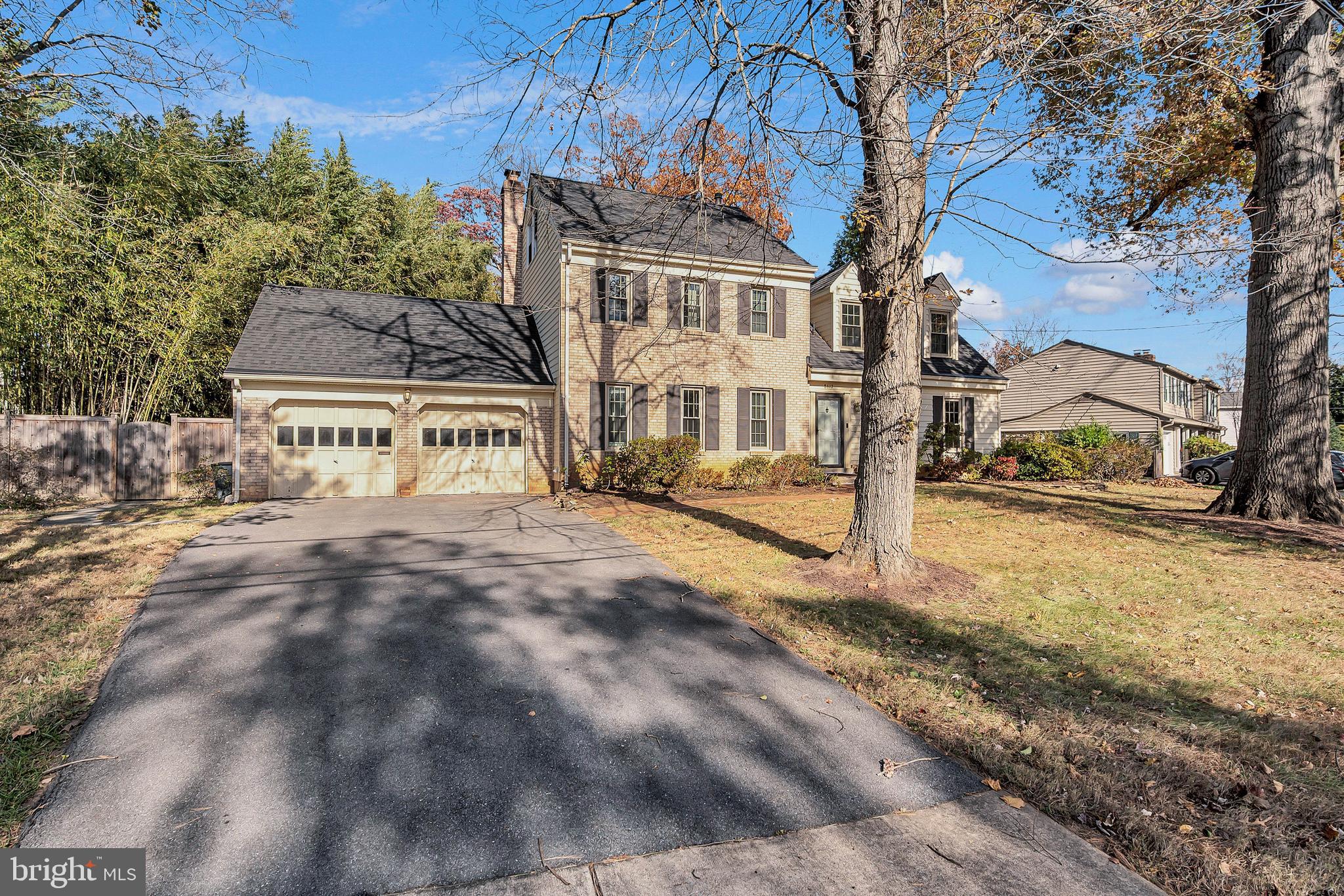 MONTGOMERY SQUARE - Residential