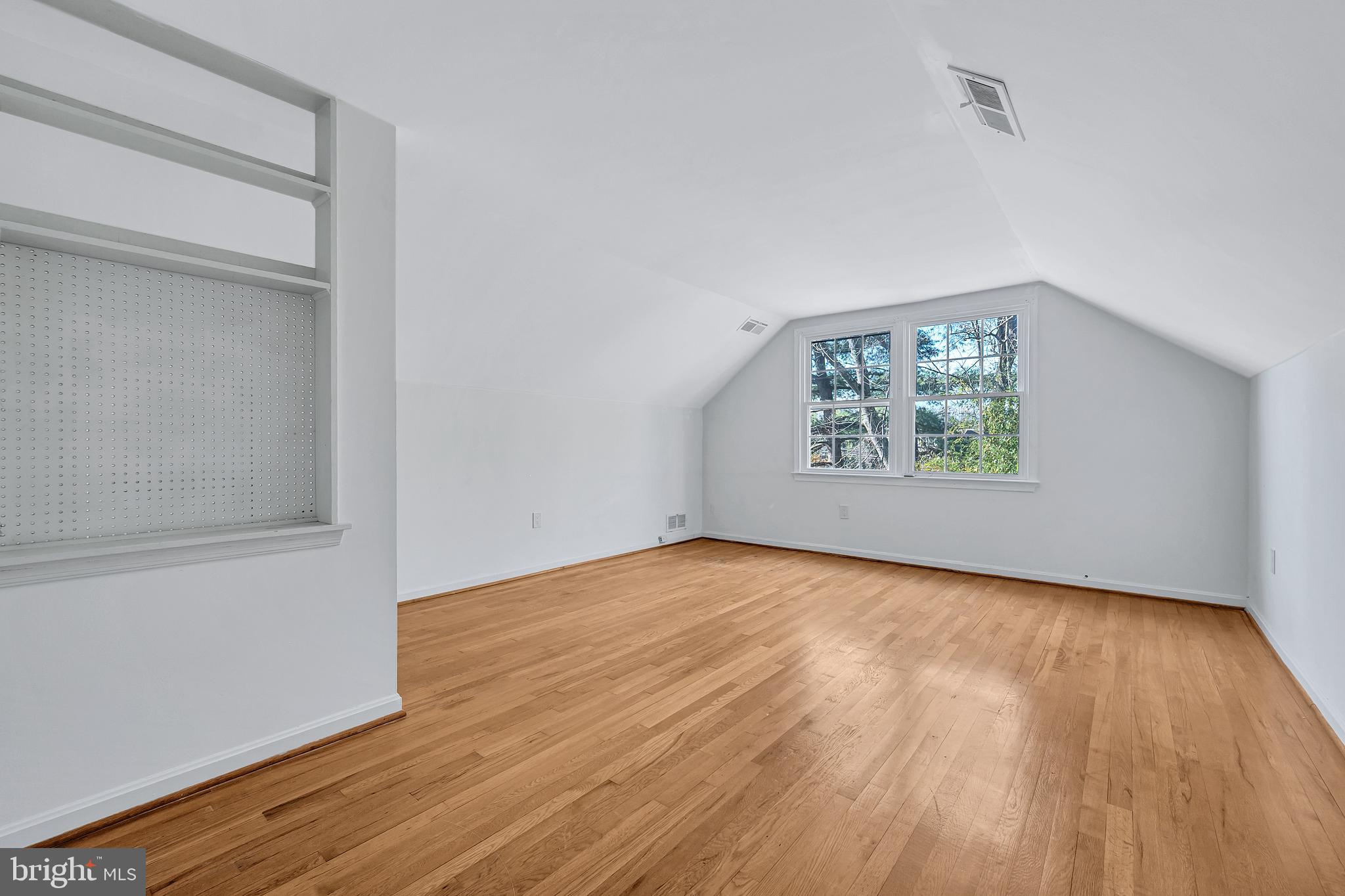 MONTGOMERY SQUARE - Residential